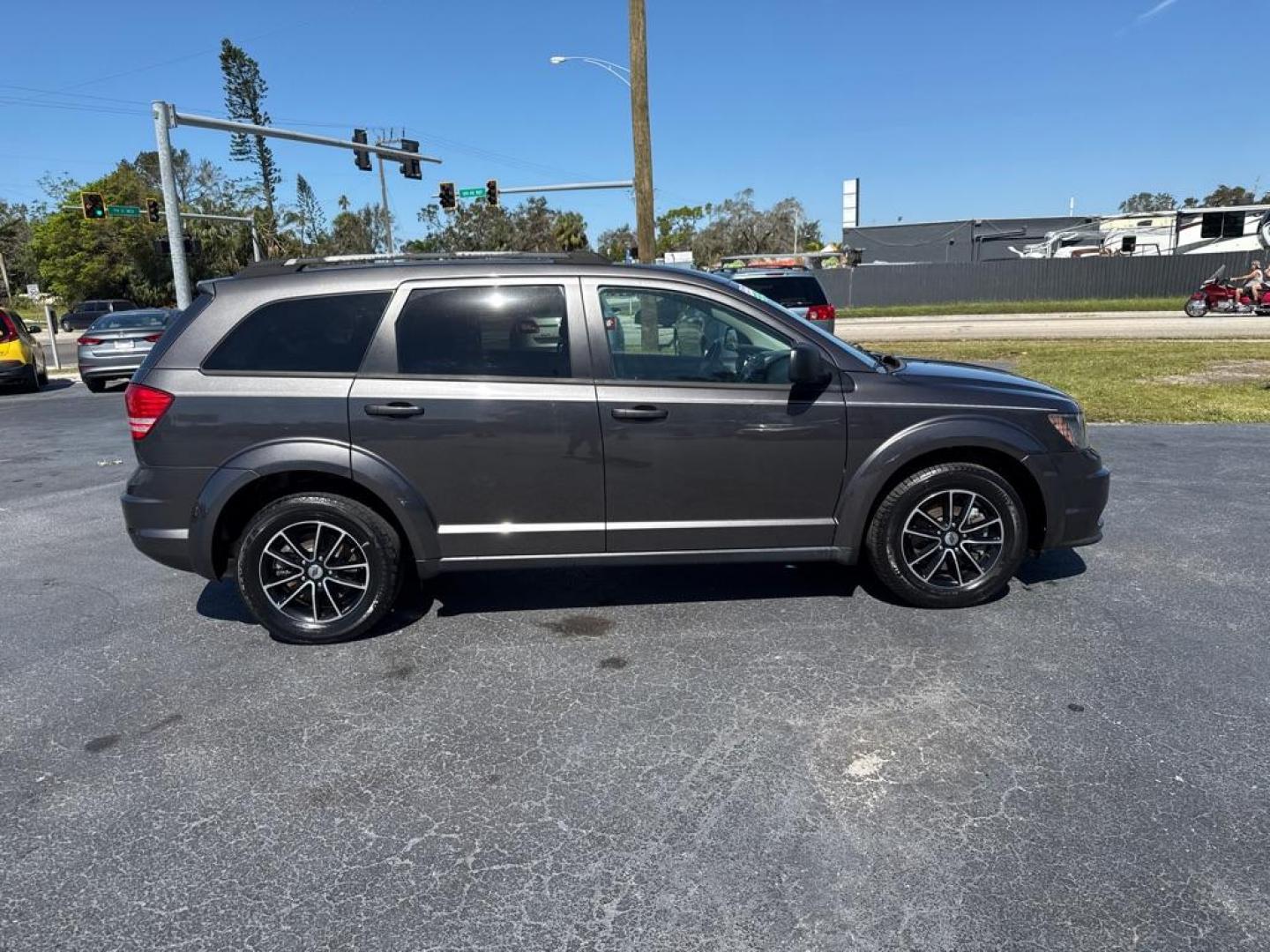2018 GRAY DODGE JOURNEY CROSSROADS (3C4PDCAB0JT) with an 2.4L engine, Automatic transmission, located at 2929 9th St. West, Bradenton, 34205, (941) 242-2810, 27.473591, -82.570679 - Photo#8