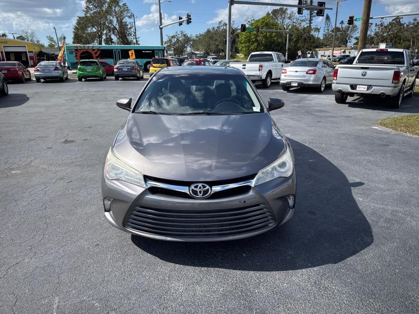 2017 GRAY TOYOTA CAMRY LE (4T1BF1FK9HU) with an 2.5L engine, Automatic transmission, located at 2929 9th St. West, Bradenton, 34205, (941) 242-2810, 27.473591, -82.570679 - Thanks for inquring into DriveNation USA! All vehicles listed can be viewed at www.drivenationusa.com for vehicle history reports and additonal info. We cannot quote any terms such as down payments or monthly payments without an application. You can apply directly at www.drivenationusa.com or by con - Photo#2