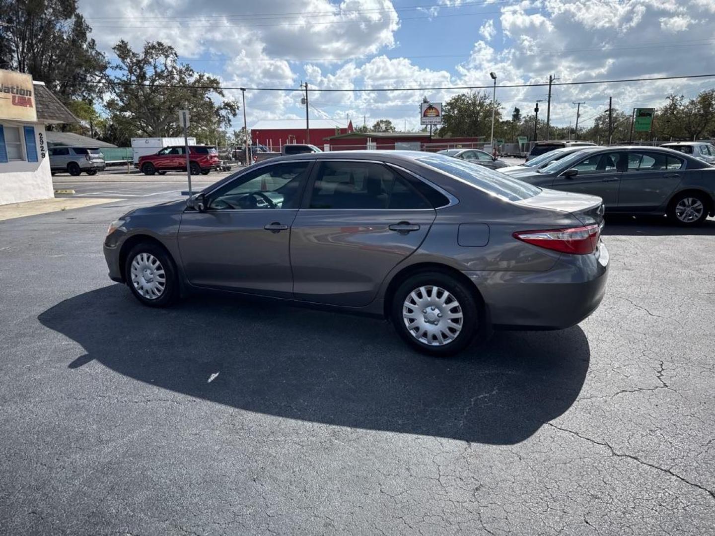 2017 GRAY TOYOTA CAMRY LE (4T1BF1FK9HU) with an 2.5L engine, Automatic transmission, located at 2929 9th St. West, Bradenton, 34205, (941) 242-2810, 27.473591, -82.570679 - Thanks for inquring into DriveNation USA! All vehicles listed can be viewed at www.drivenationusa.com for vehicle history reports and additonal info. We cannot quote any terms such as down payments or monthly payments without an application. You can apply directly at www.drivenationusa.com or by con - Photo#4