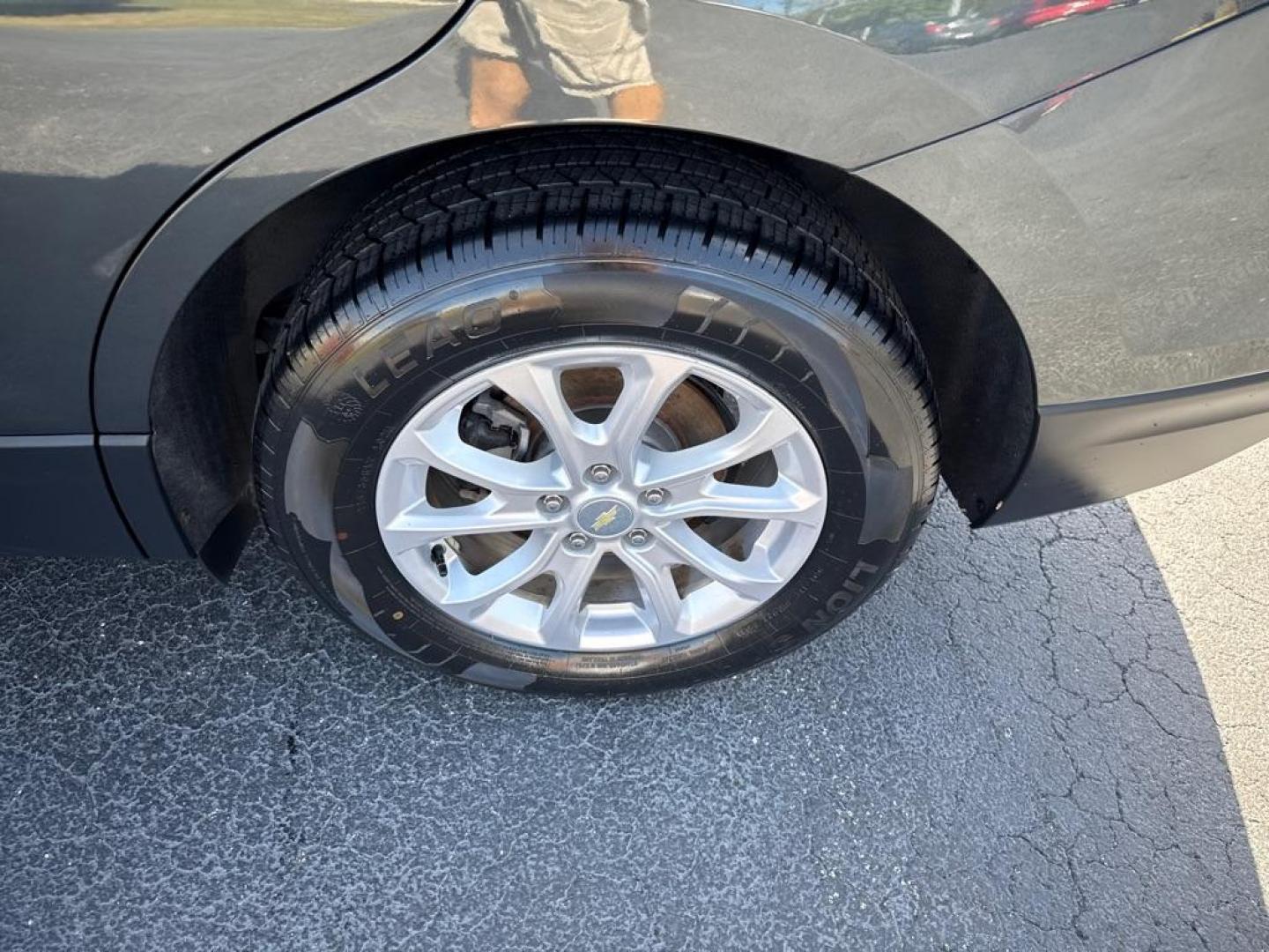2019 GRAY CHEVROLET EQUINOX LT (3GNAXJEV3KS) with an 1.5L engine, Automatic transmission, located at 2929 9th St. West, Bradenton, 34205, (941) 242-2810, 27.473591, -82.570679 - Photo#9