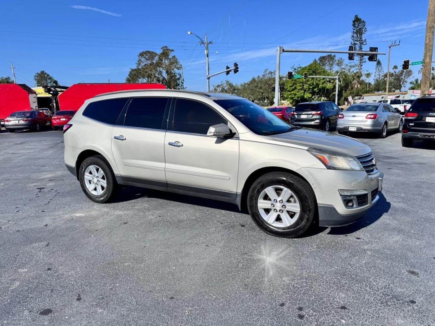 2014 SILVER CHEVROLET TRAVERSE LT (1GNKRGKD9EJ) with an 3.6L engine, Automatic transmission, located at 2929 9th St. West, Bradenton, 34205, (941) 242-2810, 27.473591, -82.570679 - Thanks for inquring into DriveNation USA! All vehicles listed can be viewed at www.drivenationusa.com for vehicle history reports and additonal info. We cannot quote any terms such as down payments or monthly payments without an application. You can apply directly at www.drivenationusa.com or by con - Photo#13