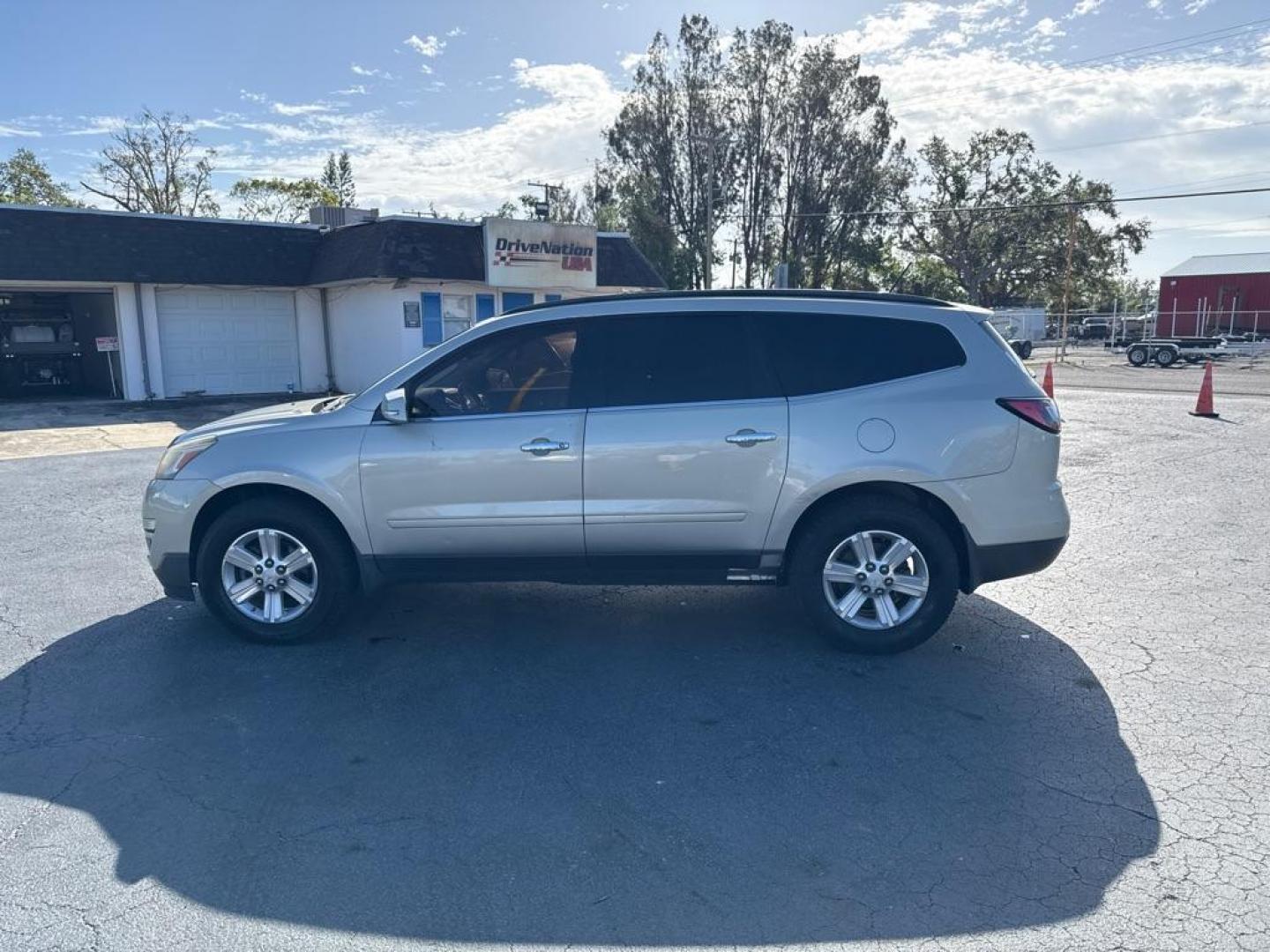 2014 SILVER CHEVROLET TRAVERSE LT (1GNKRGKD9EJ) with an 3.6L engine, Automatic transmission, located at 2929 9th St. West, Bradenton, 34205, (941) 242-2810, 27.473591, -82.570679 - Thanks for inquring into DriveNation USA! All vehicles listed can be viewed at www.drivenationusa.com for vehicle history reports and additonal info. We cannot quote any terms such as down payments or monthly payments without an application. You can apply directly at www.drivenationusa.com or by con - Photo#3