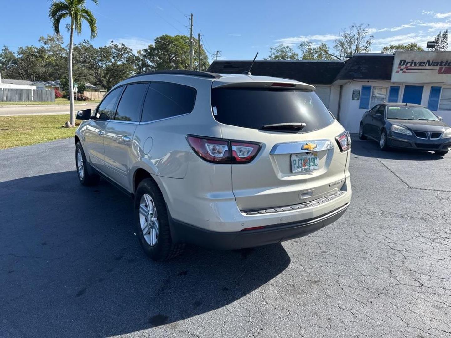 2014 SILVER CHEVROLET TRAVERSE LT (1GNKRGKD9EJ) with an 3.6L engine, Automatic transmission, located at 2929 9th St. West, Bradenton, 34205, (941) 242-2810, 27.473591, -82.570679 - Thanks for inquring into DriveNation USA! All vehicles listed can be viewed at www.drivenationusa.com for vehicle history reports and additonal info. We cannot quote any terms such as down payments or monthly payments without an application. You can apply directly at www.drivenationusa.com or by con - Photo#4