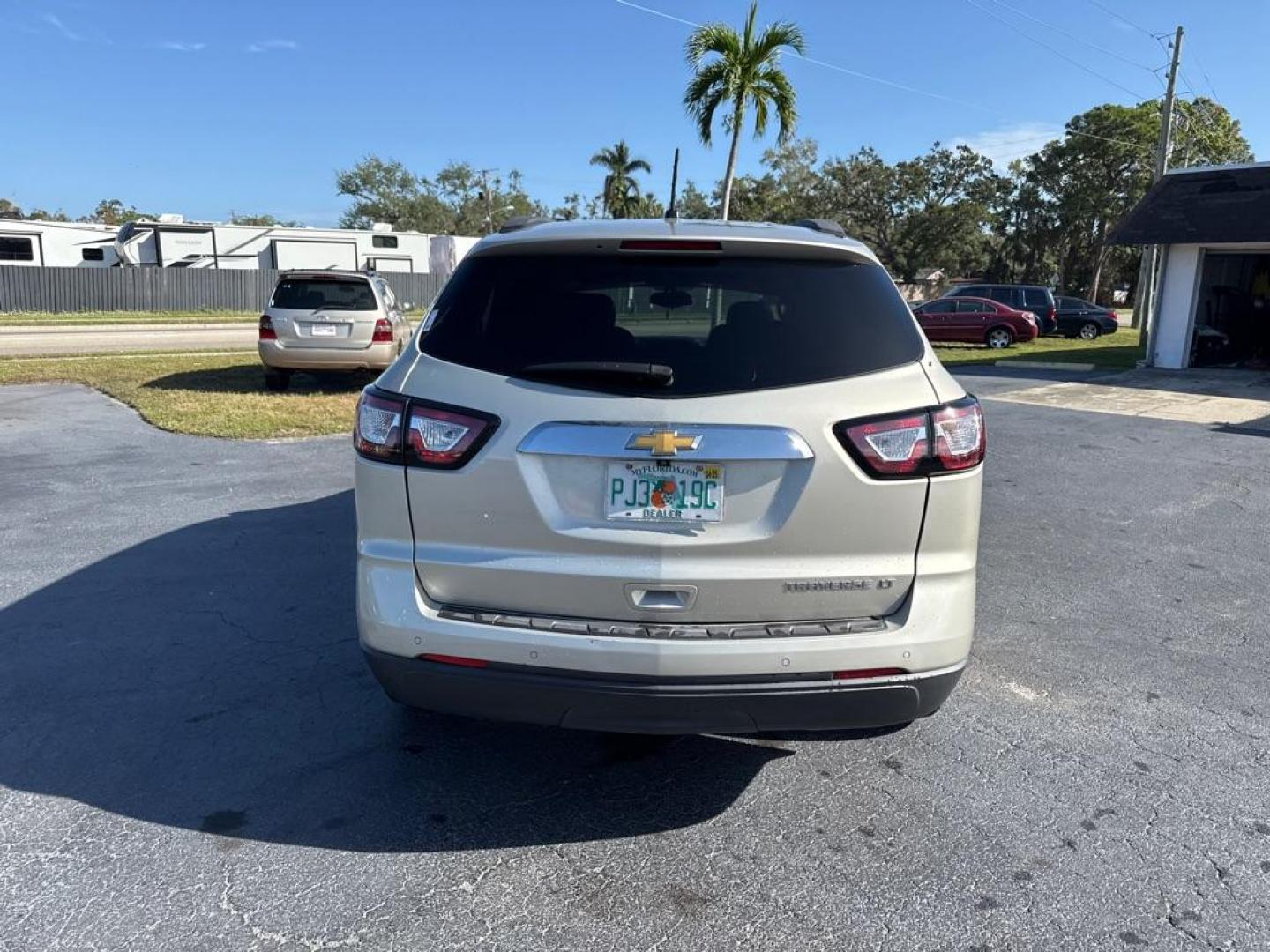 2014 SILVER CHEVROLET TRAVERSE LT (1GNKRGKD9EJ) with an 3.6L engine, Automatic transmission, located at 2929 9th St. West, Bradenton, 34205, (941) 242-2810, 27.473591, -82.570679 - Thanks for inquring into DriveNation USA! All vehicles listed can be viewed at www.drivenationusa.com for vehicle history reports and additonal info. We cannot quote any terms such as down payments or monthly payments without an application. You can apply directly at www.drivenationusa.com or by con - Photo#5