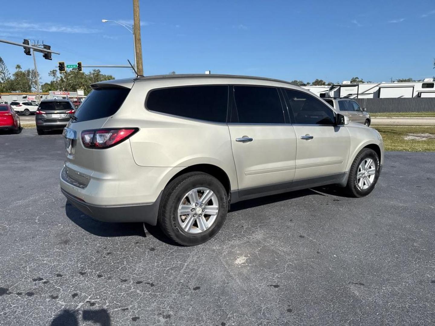 2014 SILVER CHEVROLET TRAVERSE LT (1GNKRGKD9EJ) with an 3.6L engine, Automatic transmission, located at 2929 9th St. West, Bradenton, 34205, (941) 242-2810, 27.473591, -82.570679 - Thanks for inquring into DriveNation USA! All vehicles listed can be viewed at www.drivenationusa.com for vehicle history reports and additonal info. We cannot quote any terms such as down payments or monthly payments without an application. You can apply directly at www.drivenationusa.com or by con - Photo#6