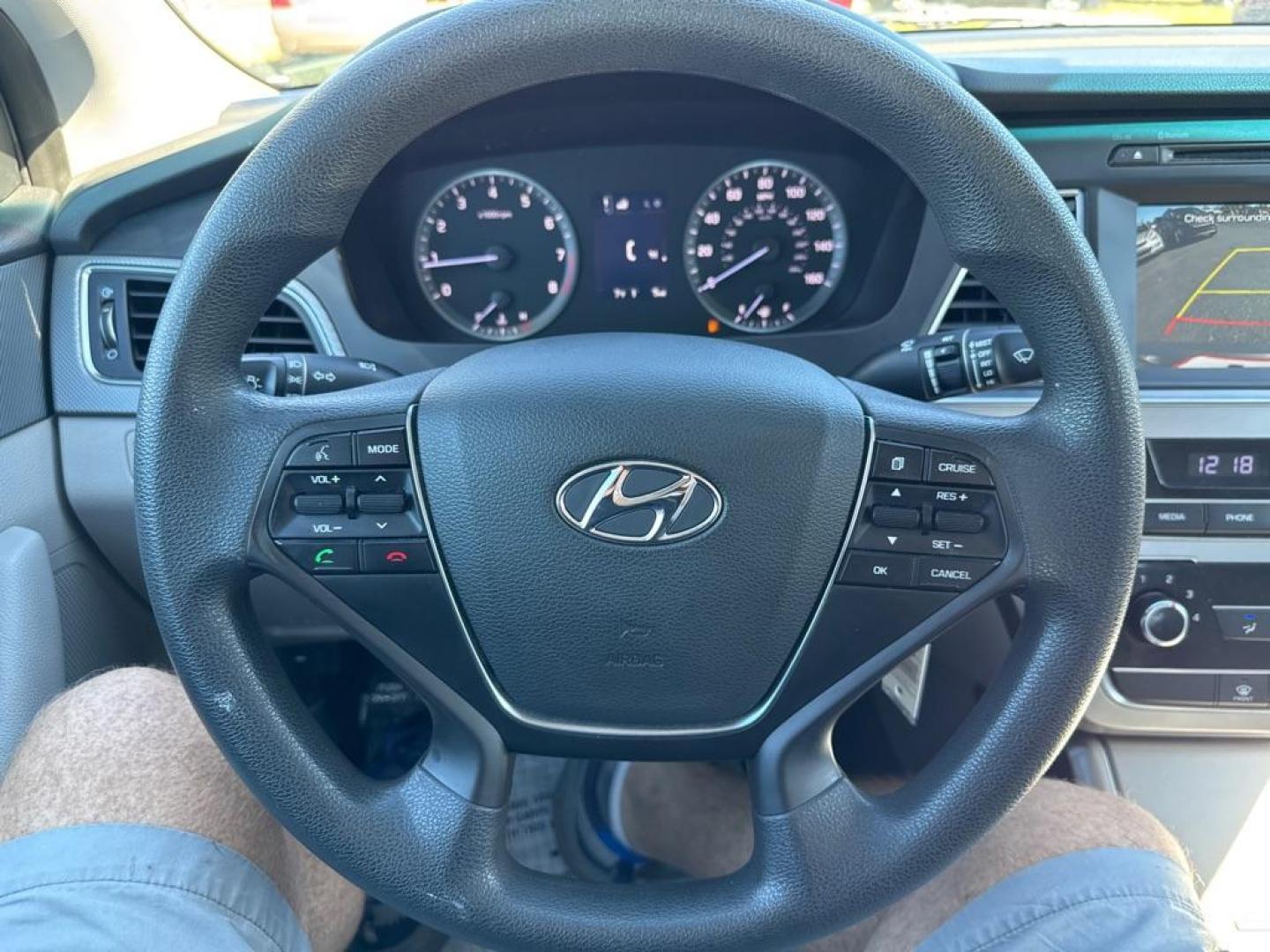 2016 SILVER HYUNDAI SONATA SE (5NPE24AF0GH) with an 2.4L engine, Automatic transmission, located at 2929 9th St. West, Bradenton, 34205, (941) 242-2810, 27.473591, -82.570679 - Thanks for inquring into DriveNation USA! All vehicles listed can be viewed at www.drivenationusa.com for vehicle history reports and additonal info. We cannot quote any terms such as down payments or monthly payments without an application. You can apply directly at www.drivenationusa.com or by con - Photo#15
