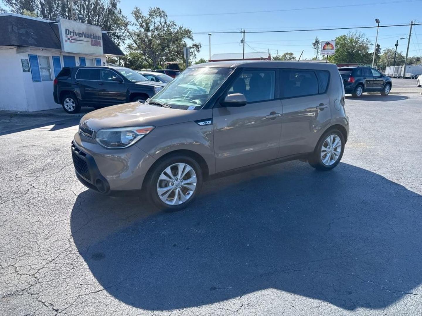 2015 TAN KIA SOUL + (KNDJP3A55F7) with an 2.0L engine, Automatic transmission, located at 2929 9th St. West, Bradenton, 34205, (941) 242-2810, 27.473591, -82.570679 - Photo#3