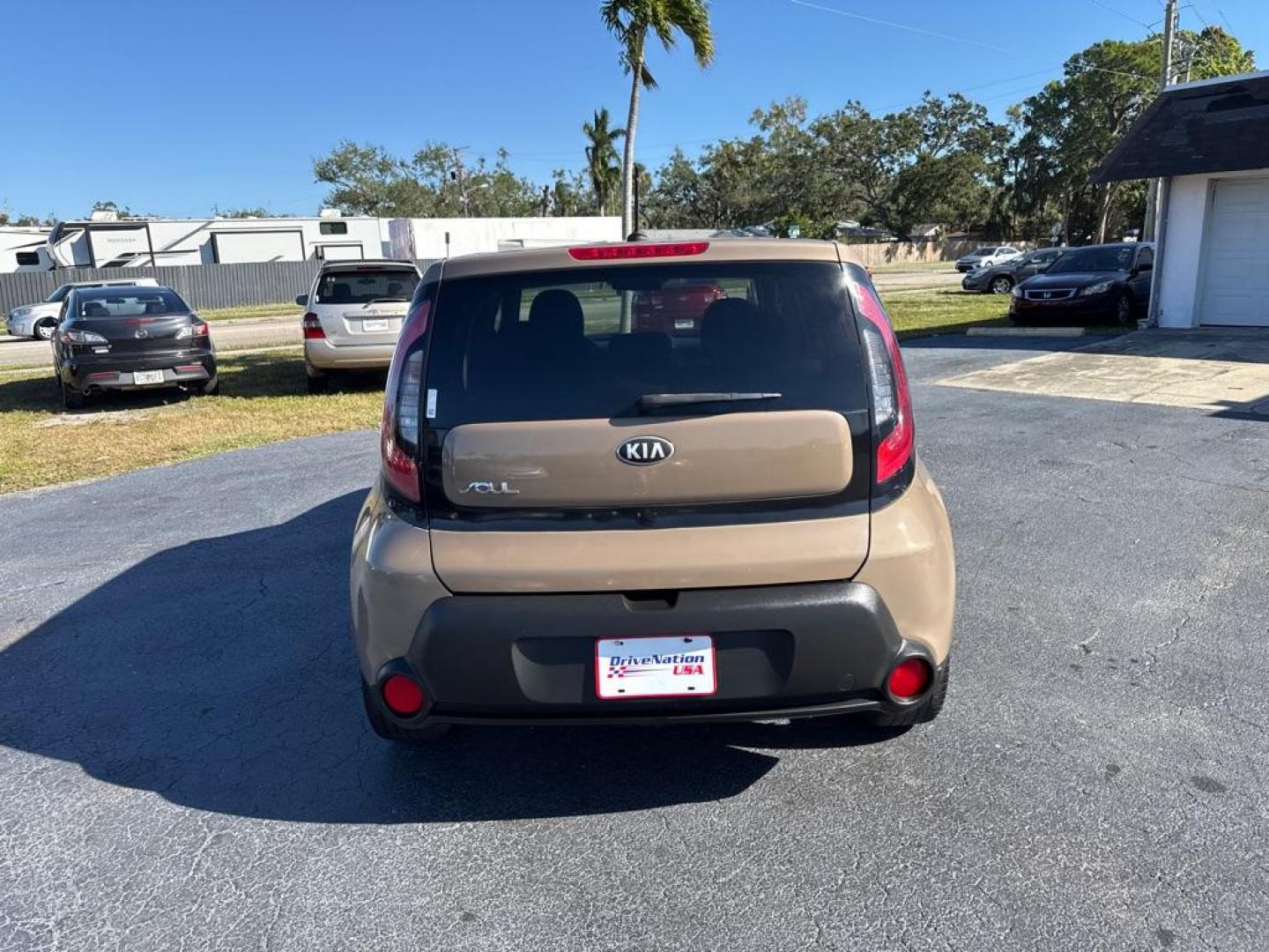2015 TAN KIA SOUL + (KNDJP3A55F7) with an 2.0L engine, Automatic transmission, located at 2929 9th St. West, Bradenton, 34205, (941) 242-2810, 27.473591, -82.570679 - Photo#5