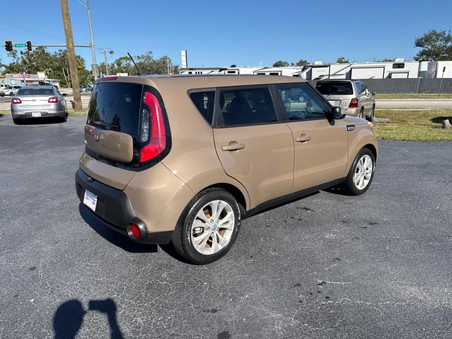 2015 TAN KIA SOUL + (KNDJP3A55F7) with an 2.0L engine, Automatic transmission, located at 2929 9th St. West, Bradenton, 34205, (941) 242-2810, 27.473591, -82.570679 - Photo#6
