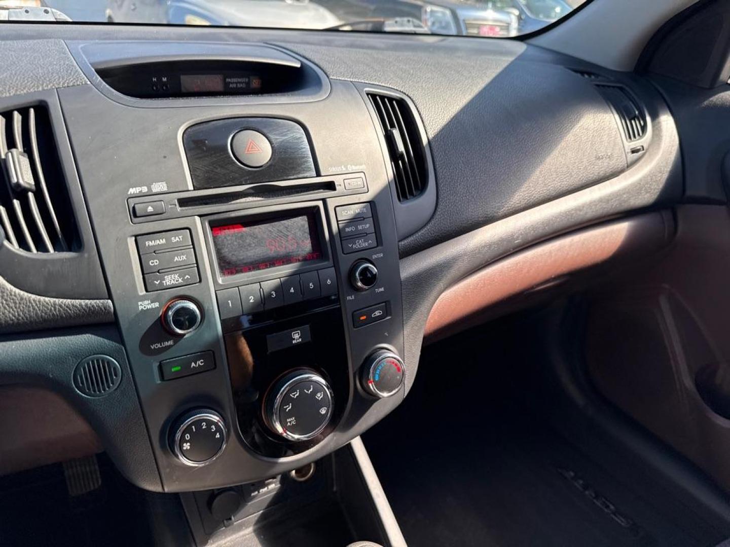 2010 PURPLE KIA FORTE EX (KNAFU4A28A5) with an 2.0L engine, Automatic transmission, located at 2929 9th St. West, Bradenton, 34205, (941) 242-2810, 27.473591, -82.570679 - Photo#12