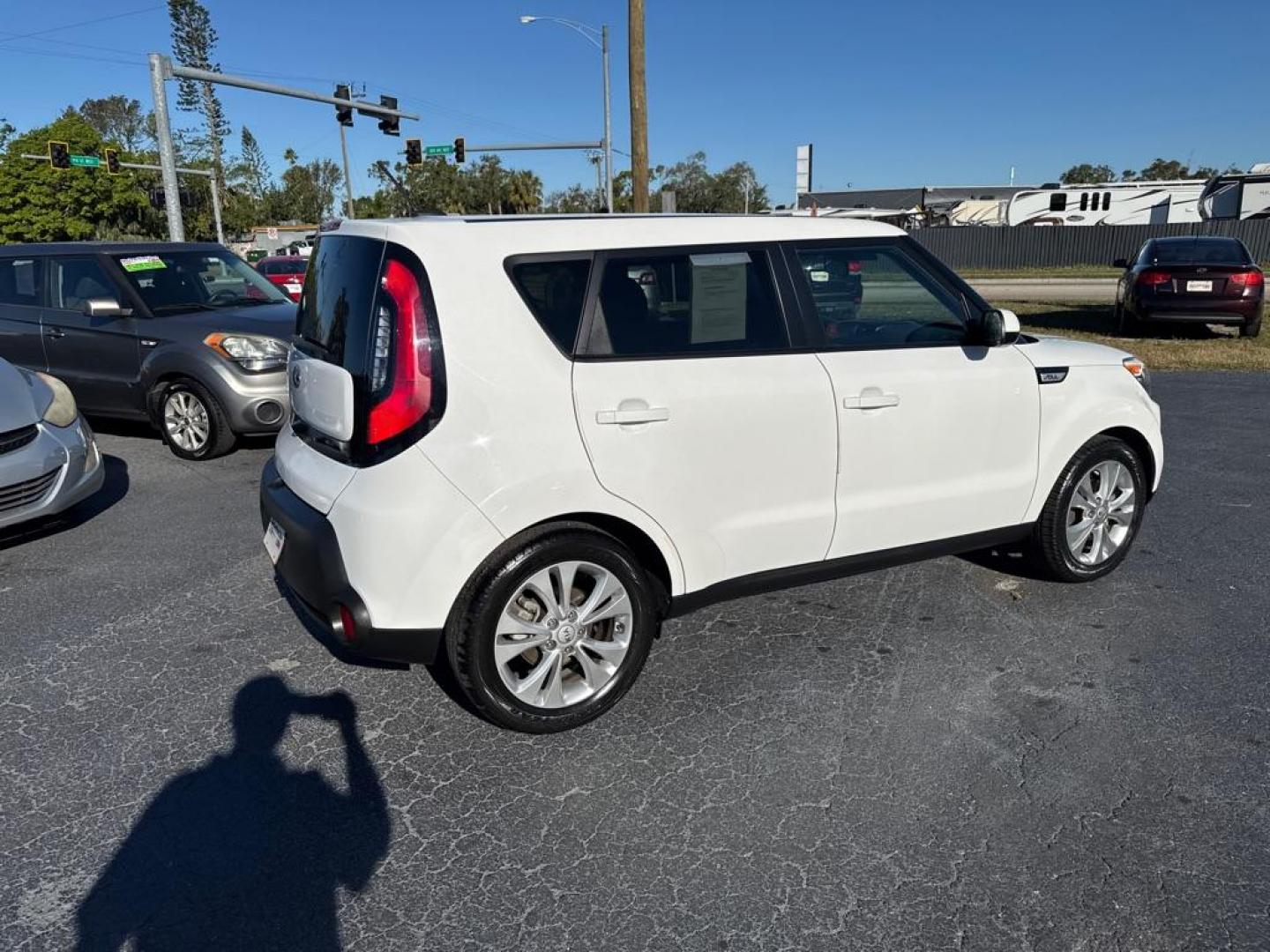 2015 WHITE KIA SOUL + (KNDJP3A56F7) with an 2.0L engine, Automatic transmission, located at 2929 9th St. West, Bradenton, 34205, (941) 242-2810, 27.473591, -82.570679 - Thanks for inquring into DriveNation USA! All vehicles listed can be viewed at www.drivenationusa.com for vehicle history reports and additonal info. We cannot quote any terms such as down payments or monthly payments without an application. You can apply directly at www.drivenationusa.com or by con - Photo#6