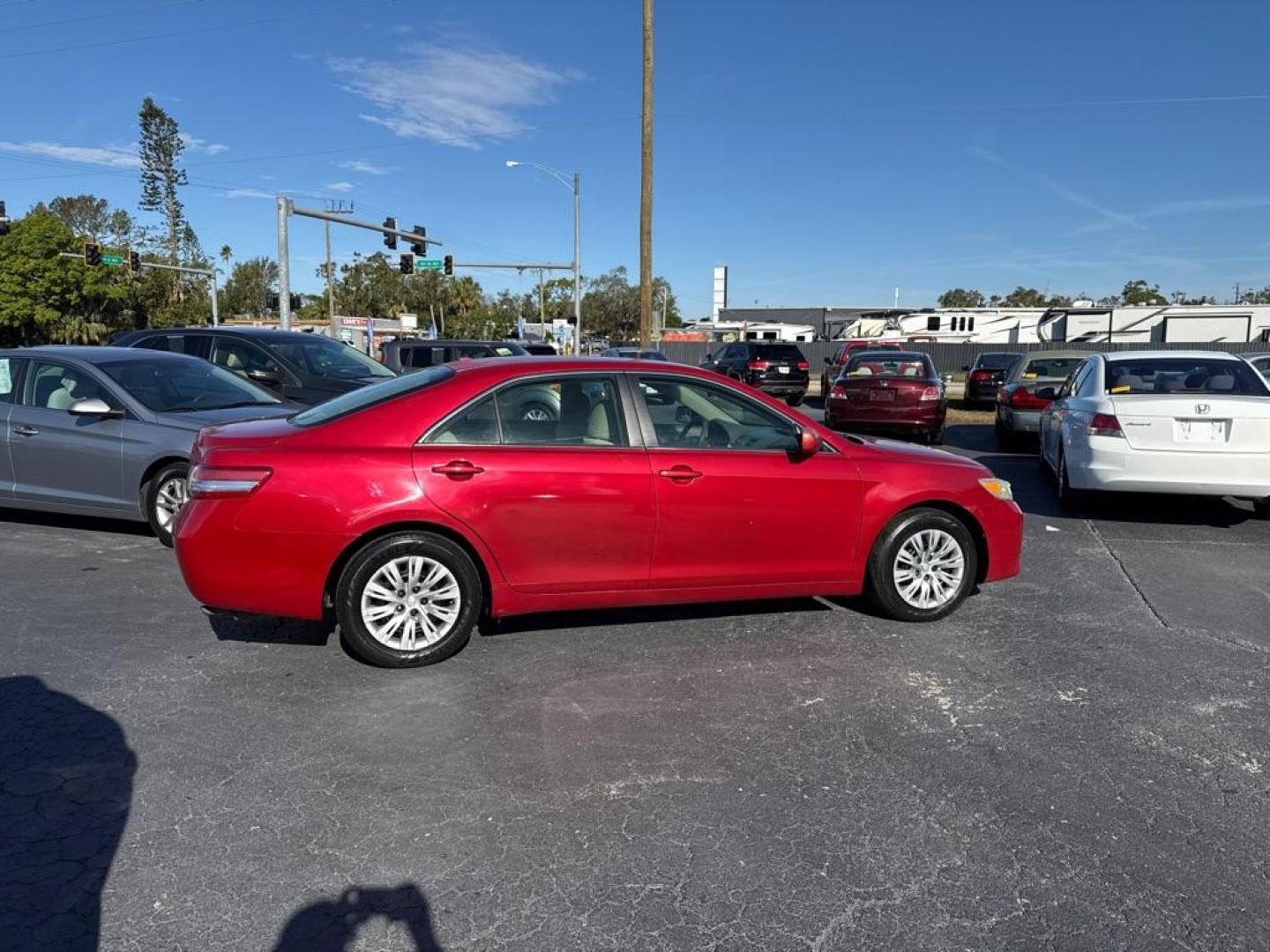 2011 RED TOYOTA CAMRY SE (4T1BF3EK0BU) with an 2.5L engine, Automatic transmission, located at 2929 9th St. West, Bradenton, 34205, (941) 242-2810, 27.473591, -82.570679 - Photo#6