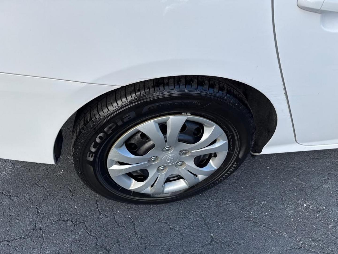 2010 WHITE HYUNDAI ELANTRA BLUE (KMHDU4AD4AU) with an 2.0L engine, Automatic transmission, located at 2929 9th St. West, Bradenton, 34205, (941) 242-2810, 27.473591, -82.570679 - Thanks for inquring into DriveNation USA! All vehicles listed can be viewed at www.drivenationusa.com for vehicle history reports and additonal info. We cannot quote any terms such as down payments or monthly payments without an application. You can apply directly at www.drivenationusa.com or by con - Photo#8