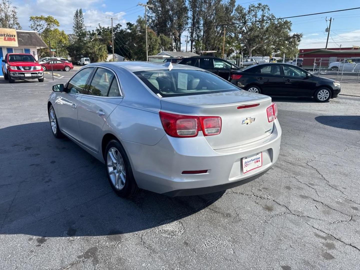 2013 SILVER CHEVROLET MALIBU 1LT (1G11D5RR9DF) with an 2.4L engine, Automatic transmission, located at 2929 9th St. West, Bradenton, 34205, (941) 242-2810, 27.473591, -82.570679 - Thanks for inquring into DriveNation USA! All vehicles listed can be viewed at www.drivenationusa.com for vehicle history reports and additonal info. We cannot quote any terms such as down payments or monthly payments without an application. You can apply directly at www.drivenationusa.com or by con - Photo#4