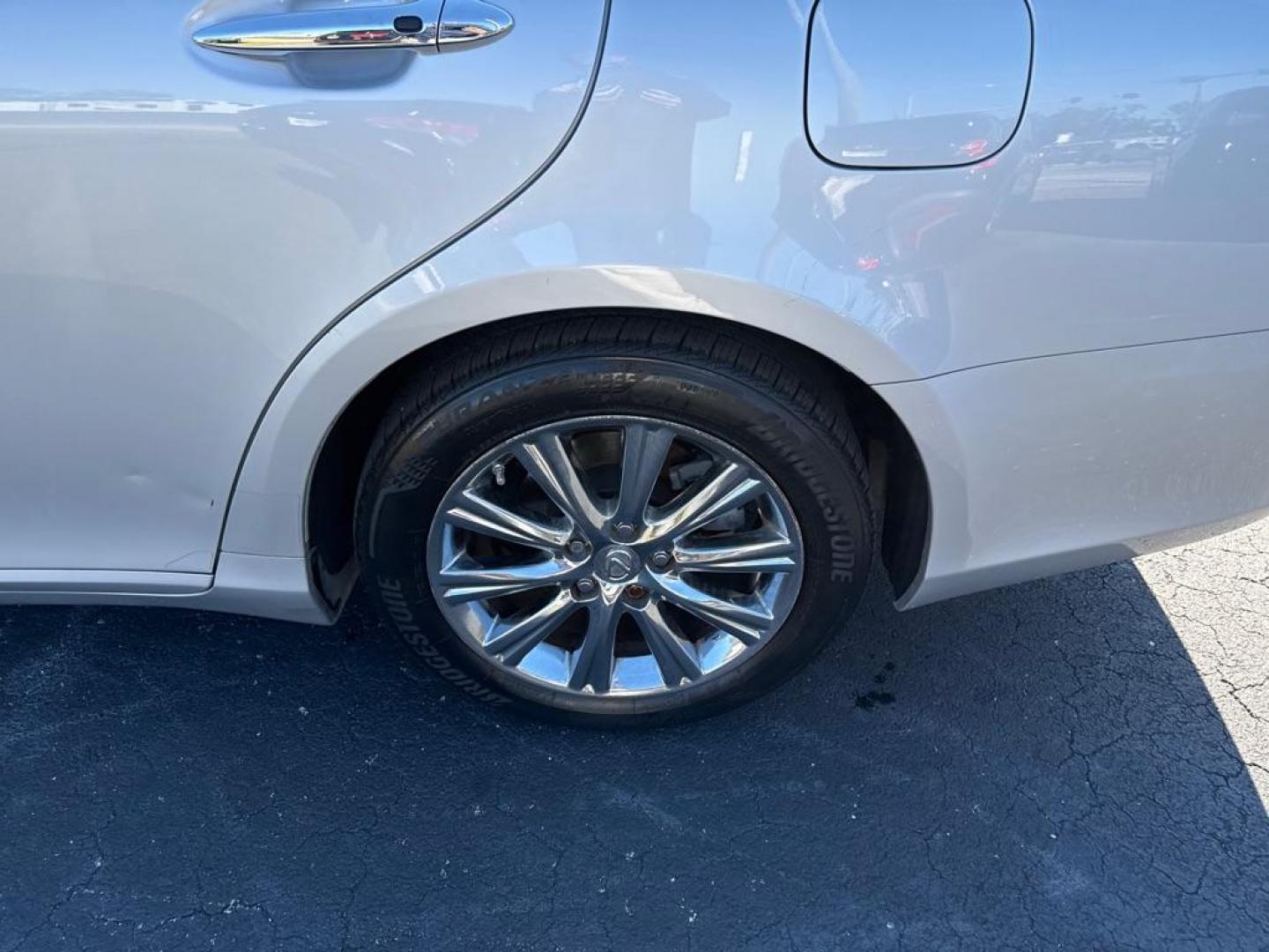 2007 SILVER LEXUS ES 350 (JTHBJ46G272) with an 3.5L engine, Automatic transmission, located at 2929 9th St. West, Bradenton, 34205, (941) 242-2810, 27.473591, -82.570679 - Thanks for inquring into DriveNation USA! All vehicles listed can be viewed at www.drivenationusa.com for vehicle history reports and additonal info. We cannot quote any terms such as down payments or monthly payments without an application. You can apply directly at www.drivenationusa.com or by con - Photo#9