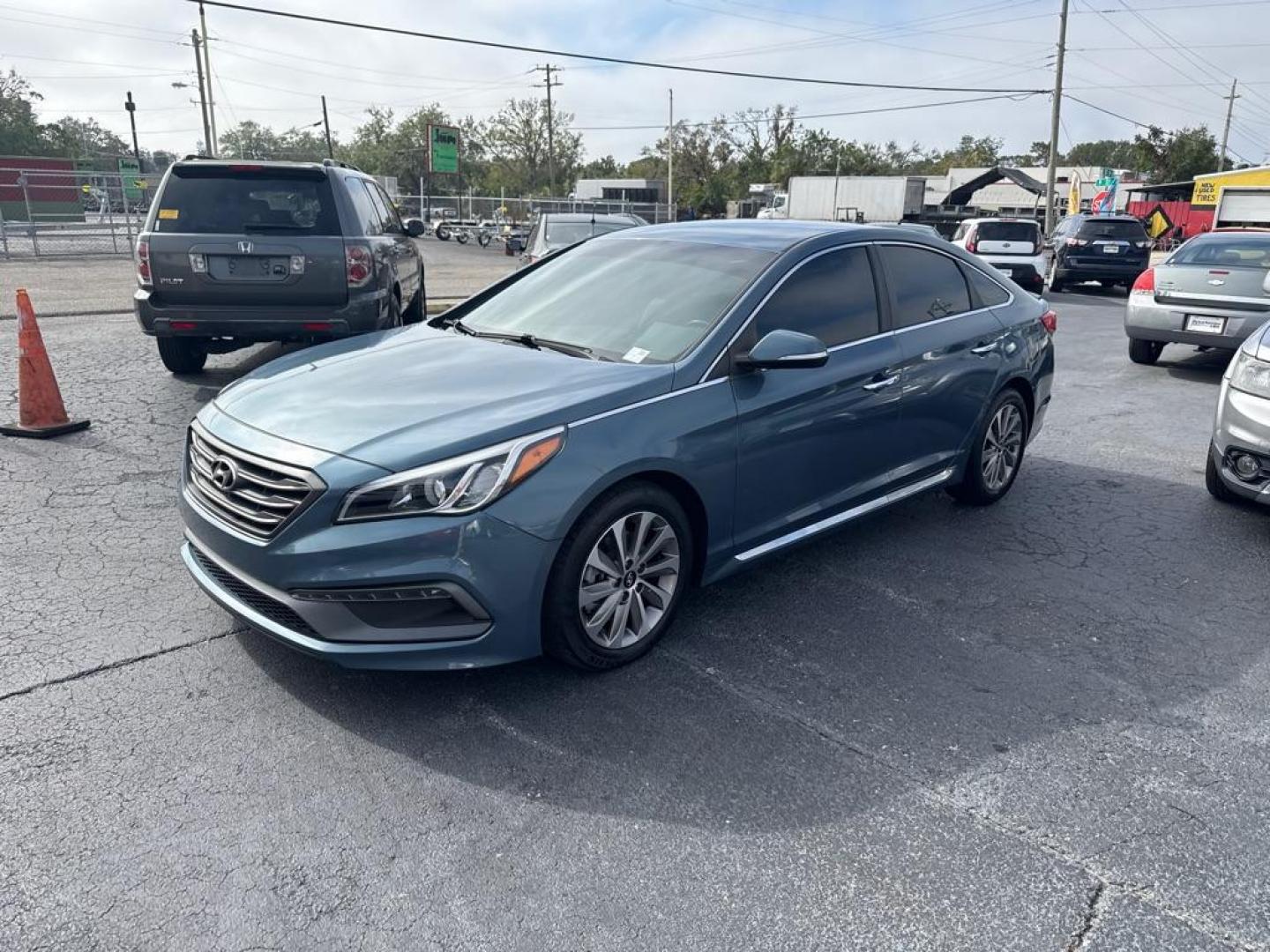 2015 BLUE HYUNDAI SONATA SPORT (5NPE34AF9FH) with an 2.4L engine, Automatic transmission, located at 2929 9th St. West, Bradenton, 34205, (941) 242-2810, 27.473591, -82.570679 - Thanks for inquring into DriveNation USA! All vehicles listed can be viewed at www.drivenationusa.com for vehicle history reports and additonal info. We cannot quote any terms such as down payments or monthly payments without an application. You can apply directly at www.drivenationusa.com or by con - Photo#4
