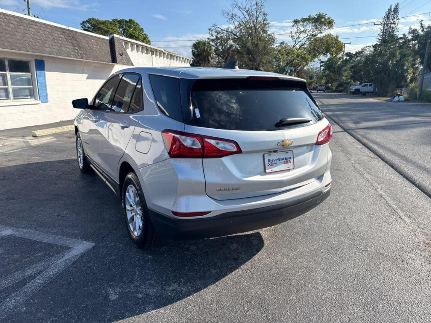 2019 SILVER CHEVROLET EQUINOX LS (2GNAXHEV5K6) with an 1.5L engine, Automatic transmission, located at 2929 9th St. West, Bradenton, 34205, (941) 242-2810, 27.473591, -82.570679 - Thanks for inquring into DriveNation USA! All vehicles listed can be viewed at www.drivenationusa.com for vehicle history reports and additonal info. We cannot quote any terms such as down payments or monthly payments without an application. You can apply directly at www.drivenationusa.com or by con - Photo#5