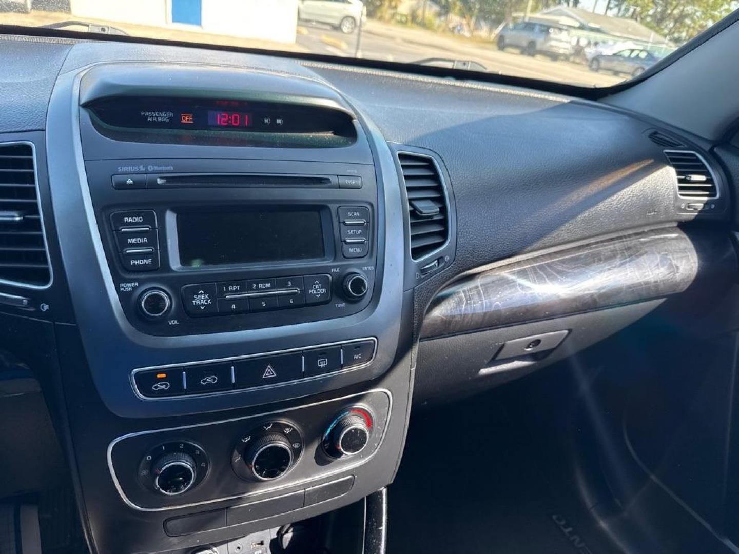 2014 SILVER KIA SORENTO LX (5XYKT4A76EG) with an 3.3L engine, Automatic transmission, located at 2929 9th St. West, Bradenton, 34205, (941) 242-2810, 27.473591, -82.570679 - Thanks for inquring into DriveNation USA! All vehicles listed can be viewed at www.drivenationusa.com for vehicle history reports and additonal info. We cannot quote any terms such as down payments or monthly payments without an application. You can apply directly at www.drivenationusa.com or by con - Photo#12