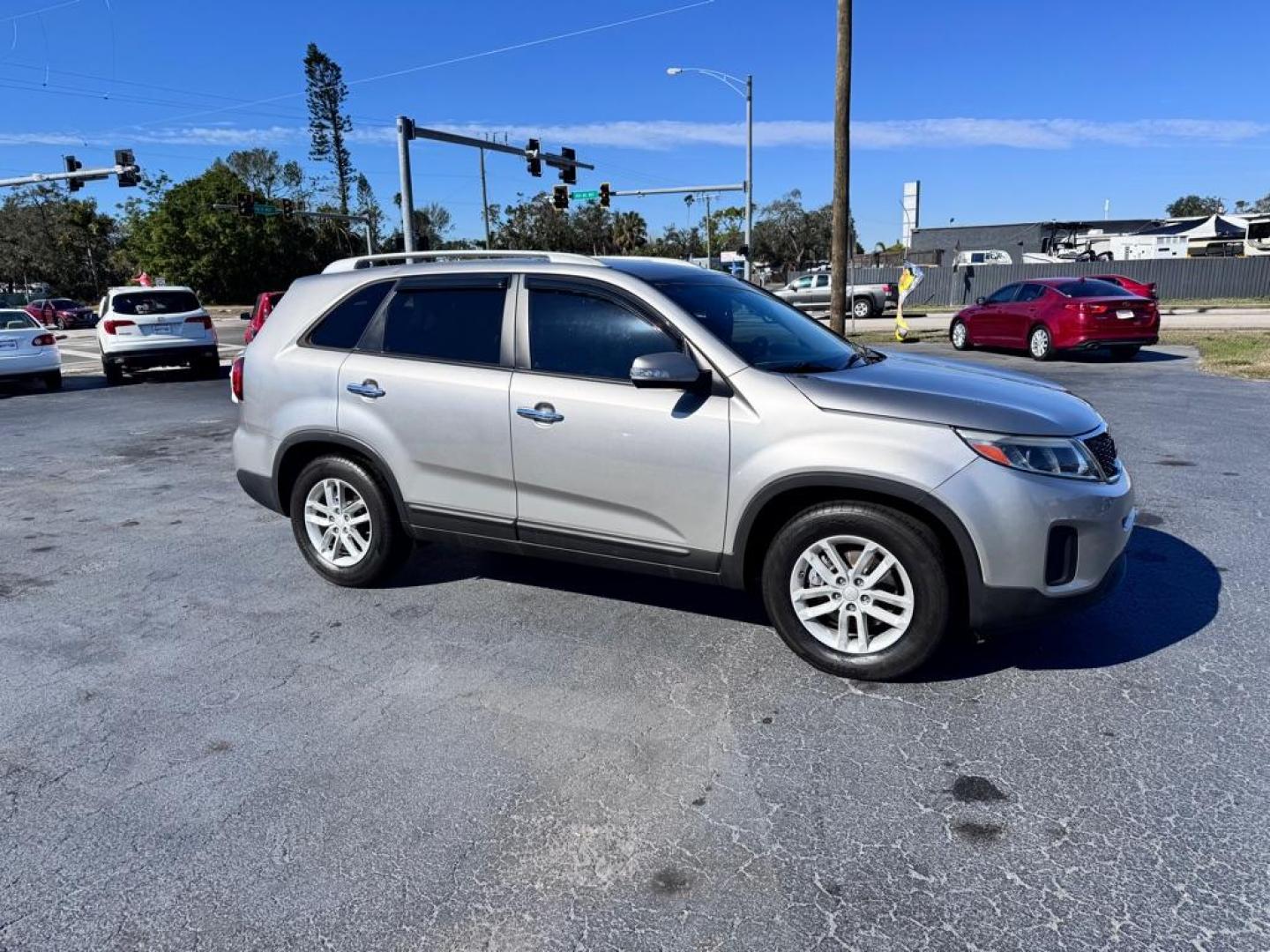 2014 SILVER KIA SORENTO LX (5XYKT4A76EG) with an 3.3L engine, Automatic transmission, located at 2929 9th St. West, Bradenton, 34205, (941) 242-2810, 27.473591, -82.570679 - Thanks for inquring into DriveNation USA! All vehicles listed can be viewed at www.drivenationusa.com for vehicle history reports and additonal info. We cannot quote any terms such as down payments or monthly payments without an application. You can apply directly at www.drivenationusa.com or by con - Photo#1