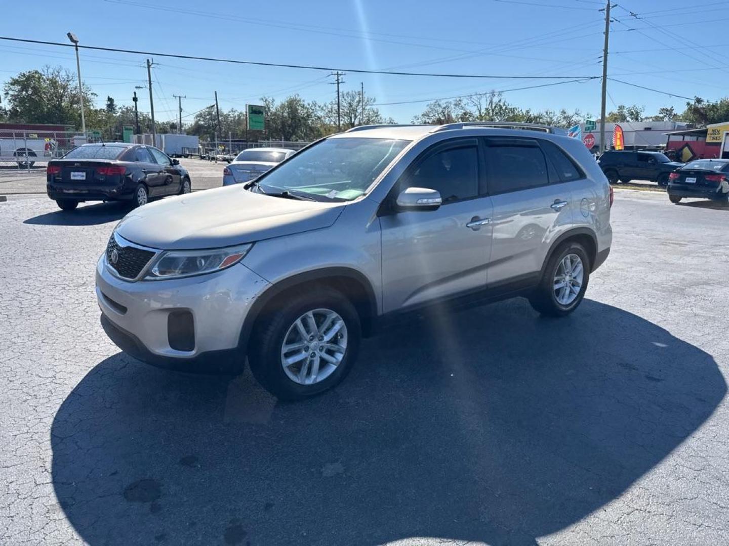 2014 SILVER KIA SORENTO LX (5XYKT4A76EG) with an 3.3L engine, Automatic transmission, located at 2929 9th St. West, Bradenton, 34205, (941) 242-2810, 27.473591, -82.570679 - Thanks for inquring into DriveNation USA! All vehicles listed can be viewed at www.drivenationusa.com for vehicle history reports and additonal info. We cannot quote any terms such as down payments or monthly payments without an application. You can apply directly at www.drivenationusa.com or by con - Photo#3