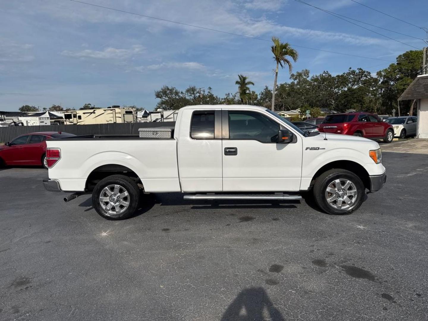 2013 WHITE FORD F150 SUPER CAB (1FTFX1CF2DF) with an 5.0L engine, Automatic transmission, located at 2929 9th St. West, Bradenton, 34205, (941) 242-2810, 27.473591, -82.570679 - Thanks for inquring into DriveNation USA! All vehicles listed can be viewed at www.drivenationusa.com for vehicle history reports and additonal info. We cannot quote any terms such as down payments or monthly payments without an application. You can apply directly at www.drivenationusa.com or by con - Photo#8