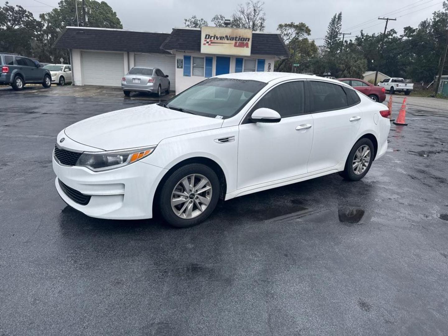 2016 WHITE KIA OPTIMA LX (KNAGT4L30G5) with an 2.4L engine, Automatic transmission, located at 2929 9th St. West, Bradenton, 34205, (941) 242-2810, 27.473591, -82.570679 - Thanks for inquring into DriveNation USA! All vehicles listed can be viewed at www.drivenationusa.com for vehicle history reports and additonal info. We cannot quote any terms such as down payments or monthly payments without an application. You can apply directly at www.drivenationusa.com or by con - Photo#4