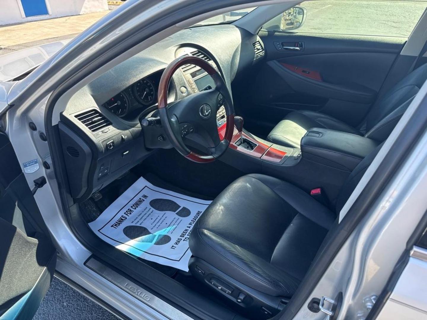 2007 GRAY LEXUS ES 350 (JTHBJ46G472) with an 3.5L engine, Automatic transmission, located at 2929 9th St. West, Bradenton, 34205, (941) 242-2810, 27.473591, -82.570679 - Thanks for inquring into DriveNation USA! All vehicles listed can be viewed at www.drivenationusa.com for vehicle history reports and additonal info. We cannot quote any terms such as down payments or monthly payments without an application. You can apply directly at www.drivenationusa.com or by con - Photo#10