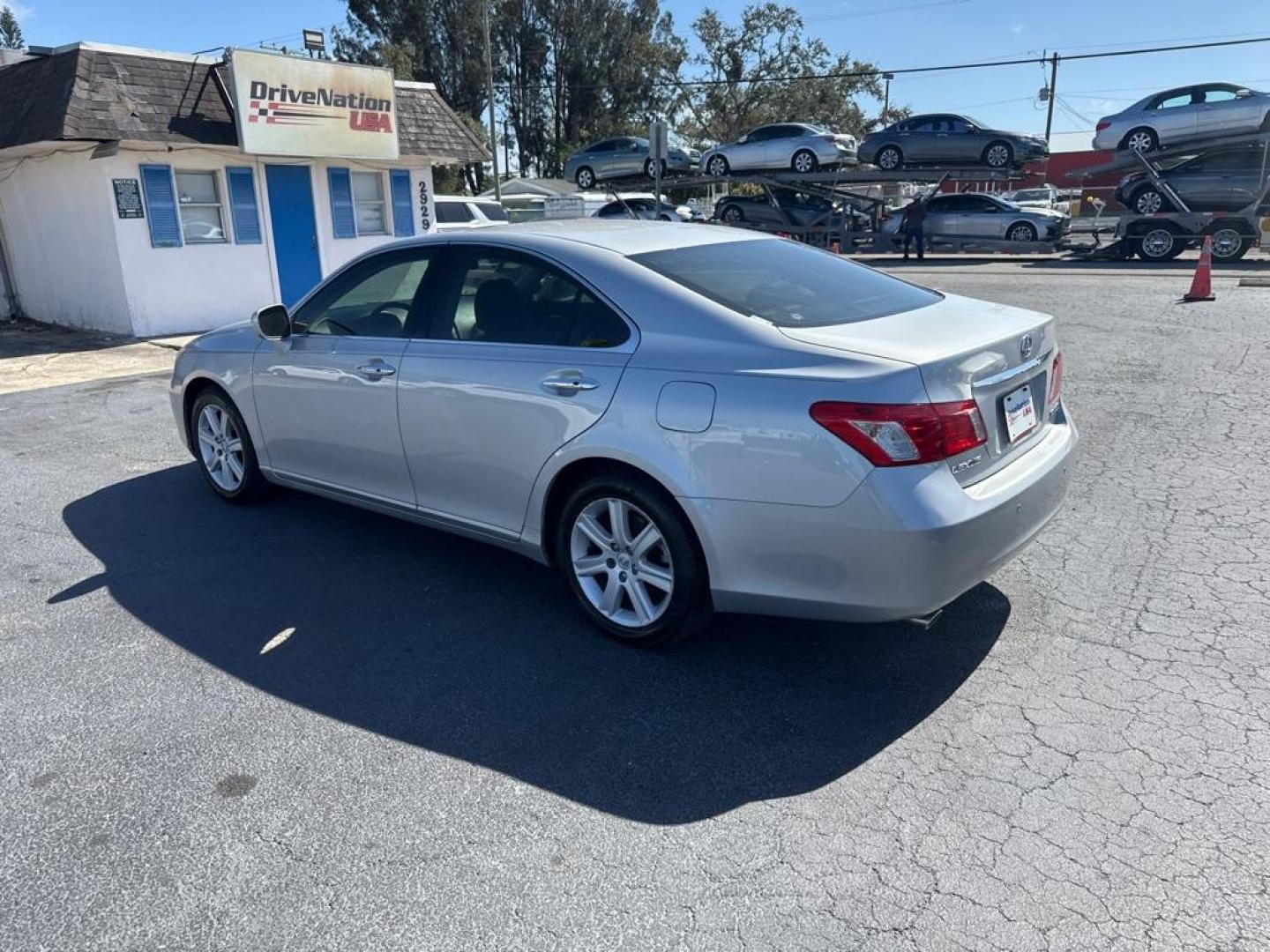 2007 GRAY LEXUS ES 350 (JTHBJ46G472) with an 3.5L engine, Automatic transmission, located at 2929 9th St. West, Bradenton, 34205, (941) 242-2810, 27.473591, -82.570679 - Thanks for inquring into DriveNation USA! All vehicles listed can be viewed at www.drivenationusa.com for vehicle history reports and additonal info. We cannot quote any terms such as down payments or monthly payments without an application. You can apply directly at www.drivenationusa.com or by con - Photo#6