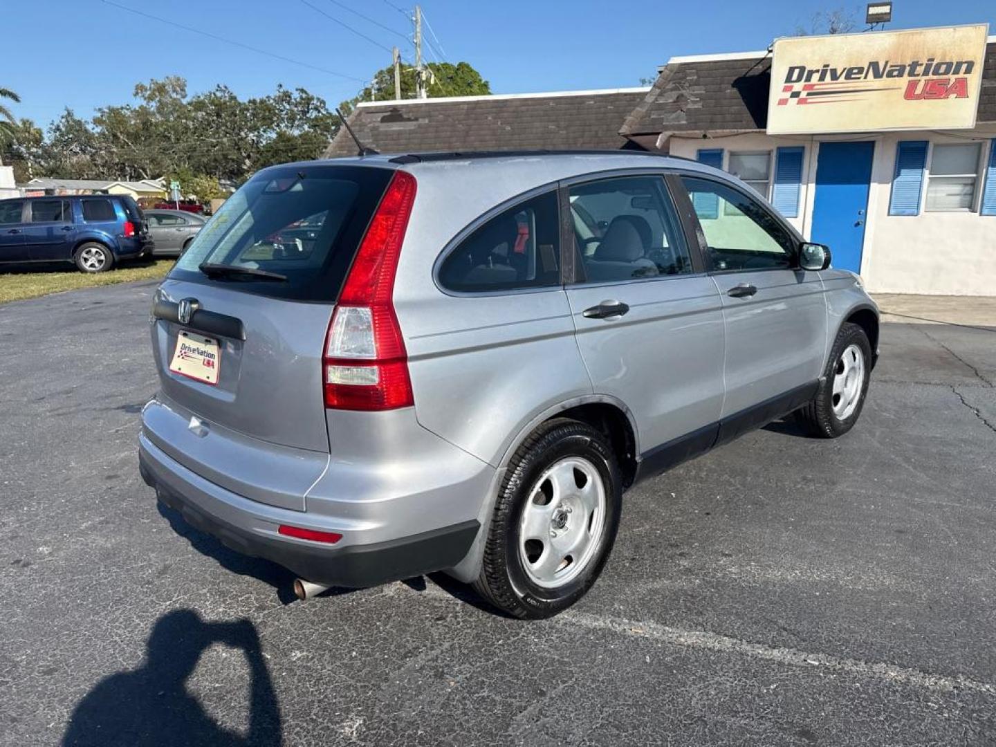 2010 SILVER HONDA CR-V LX (3CZRE3H35AG) with an 2.4L engine, Automatic transmission, located at 2929 9th St. West, Bradenton, 34205, (941) 242-2810, 27.473591, -82.570679 - Thanks for inquring into DriveNation USA! All vehicles listed can be viewed at www.drivenationusa.com for vehicle history reports and additonal info. We cannot quote any terms such as down payments or monthly payments without an application. You can apply directly at www.drivenationusa.com or by con - Photo#6