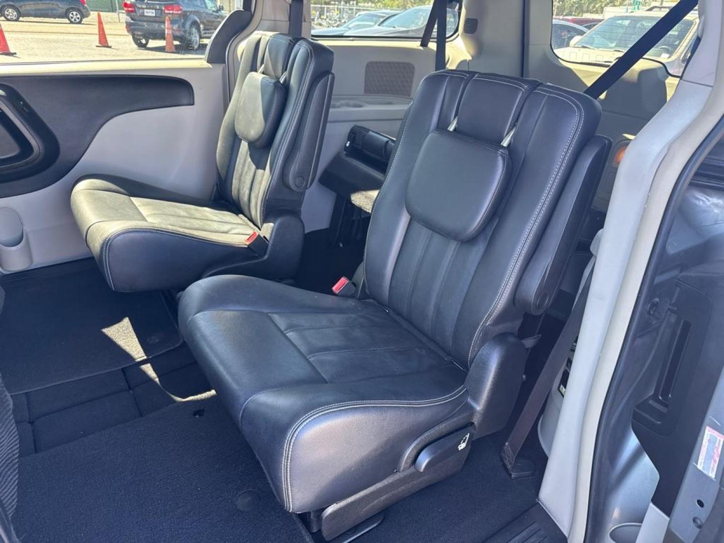 2014 GRAY CHRYSLER TOWN and COUNTRY TOURING (2C4RC1BG4ER) with an 3.6L engine, Automatic transmission, located at 2929 9th St. West, Bradenton, 34205, (941) 242-2810, 27.473591, -82.570679 - Thanks for inquring into DriveNation USA! All vehicles listed can be viewed at www.drivenationusa.com for vehicle history reports and additonal info. We cannot quote any terms such as down payments or monthly payments without an application. You can apply directly at www.drivenationusa.com or by con - Photo#11