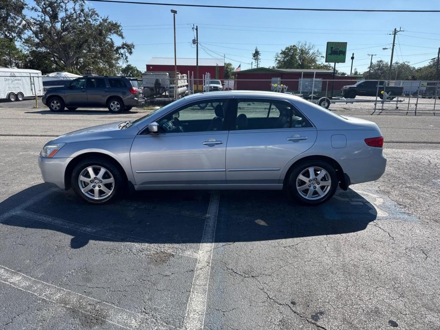 2005 SILVER HONDA ACCORD EX (1HGCM66805A) with an 3.0L engine, Automatic transmission, located at 2929 9th St. West, Bradenton, 34205, (941) 242-2810, 27.473591, -82.570679 - Photo#4