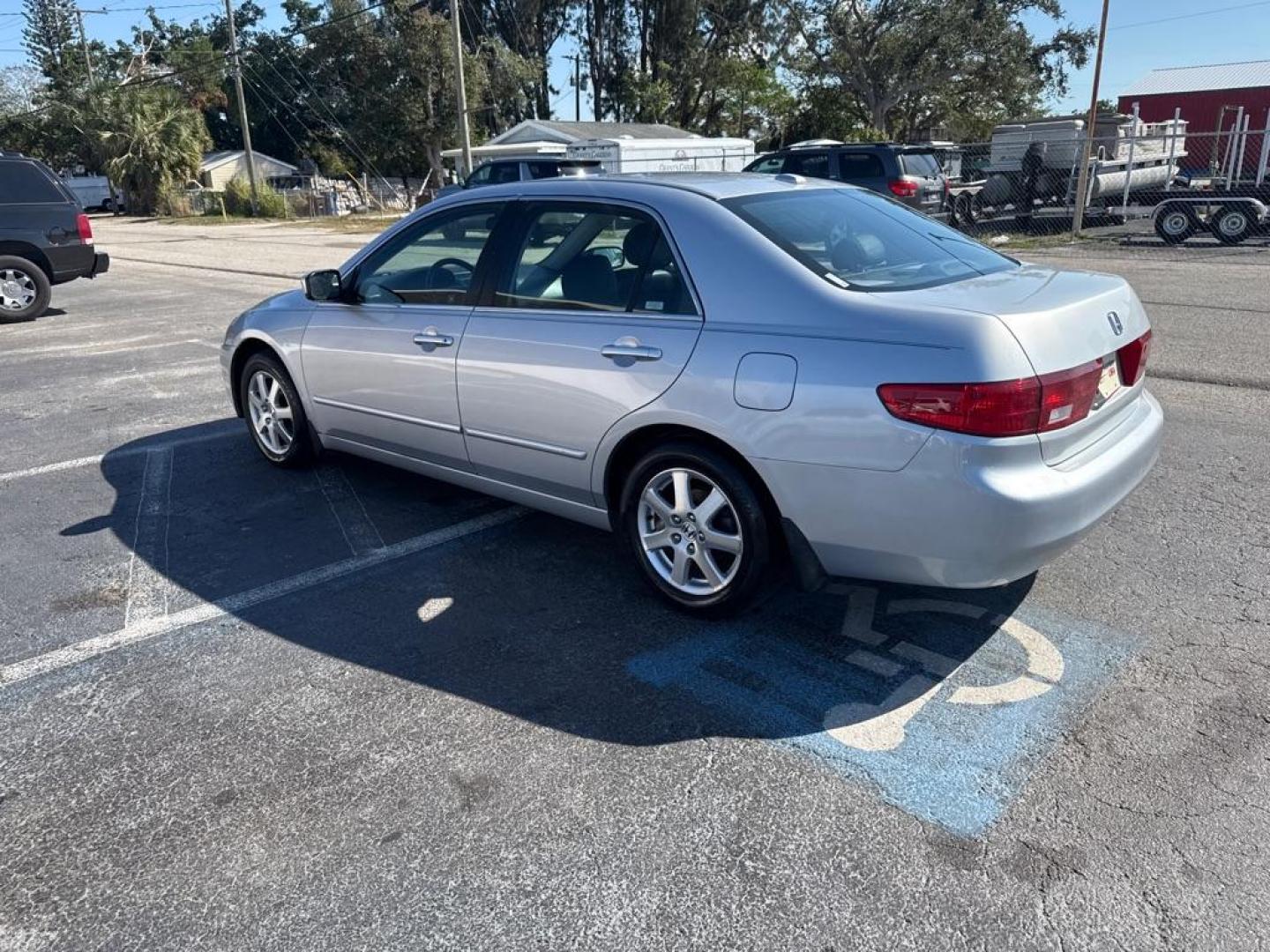 2005 SILVER HONDA ACCORD EX (1HGCM66805A) with an 3.0L engine, Automatic transmission, located at 2929 9th St. West, Bradenton, 34205, (941) 242-2810, 27.473591, -82.570679 - Photo#5