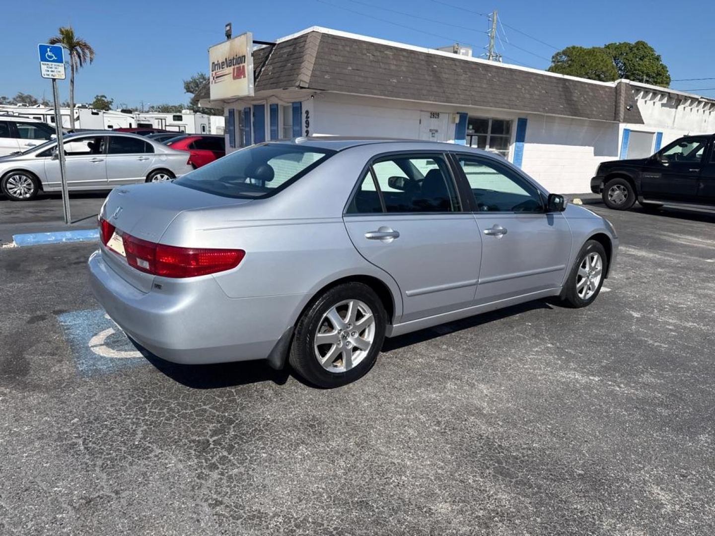 2005 SILVER HONDA ACCORD EX (1HGCM66805A) with an 3.0L engine, Automatic transmission, located at 2929 9th St. West, Bradenton, 34205, (941) 242-2810, 27.473591, -82.570679 - Photo#7
