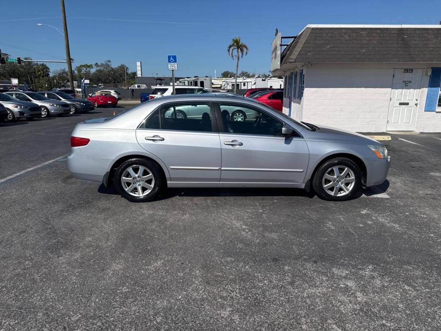 2005 SILVER HONDA ACCORD EX (1HGCM66805A) with an 3.0L engine, Automatic transmission, located at 2929 9th St. West, Bradenton, 34205, (941) 242-2810, 27.473591, -82.570679 - Photo#8