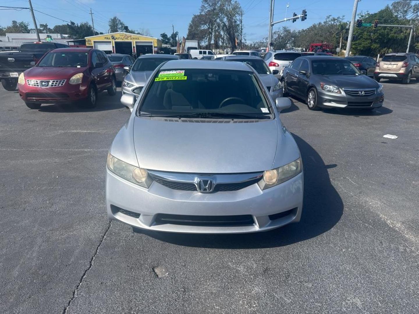 2009 SILVER HONDA CIVIC LX (2HGFA16539H) with an 1.8L engine, Automatic transmission, located at 2929 9th St. West, Bradenton, 34205, (941) 242-2810, 27.473591, -82.570679 - Thanks for inquring into DriveNation USA! All vehicles listed can be viewed at www.drivenationusa.com for vehicle history reports and additonal info. We cannot quote any terms such as down payments or monthly payments without an application. You can apply directly at www.drivenationusa.com or by con - Photo#2