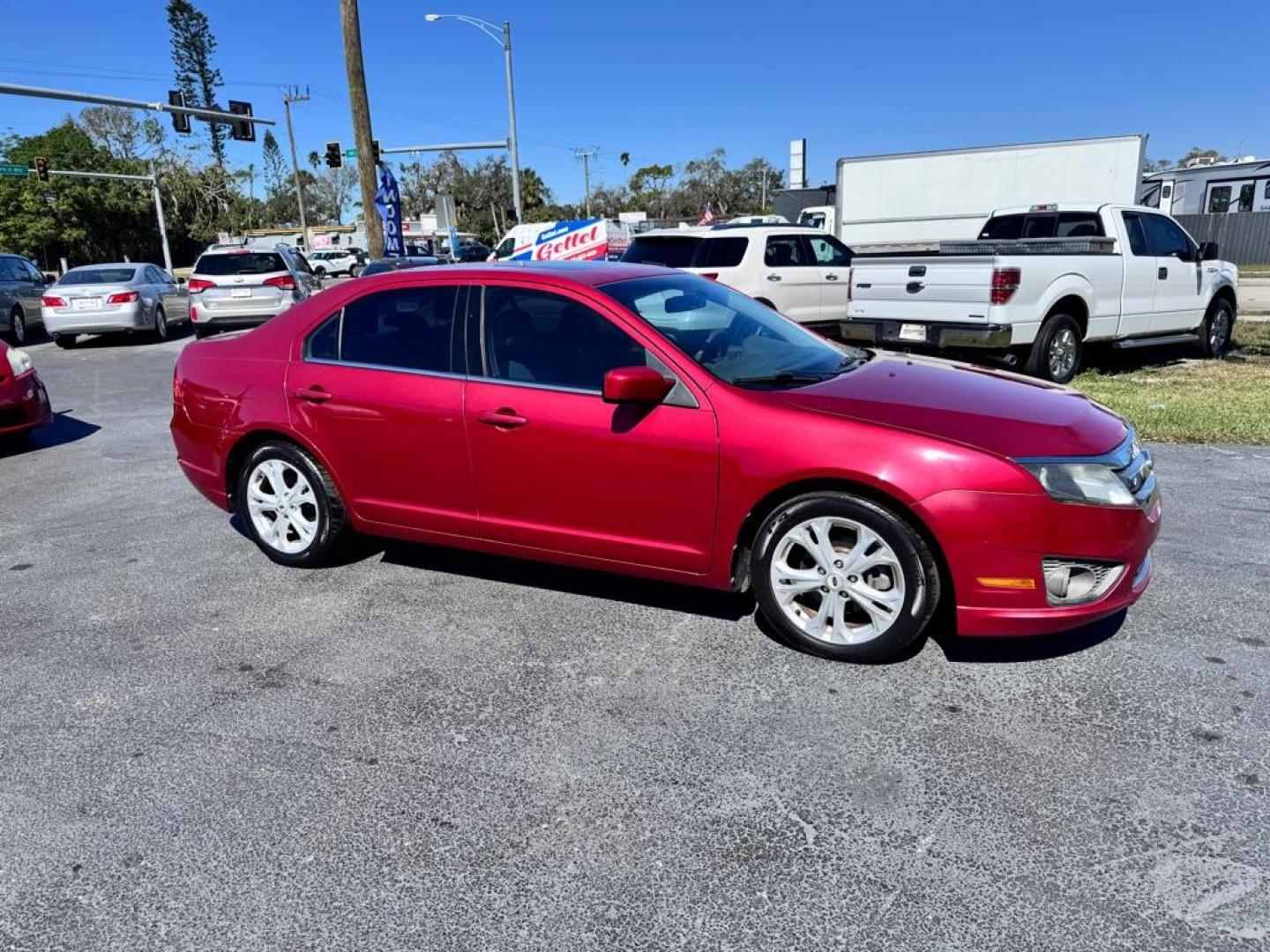 2012 RED FORD FUSION SE (3FAHP0HA6CR) with an 2.5L engine, Automatic transmission, located at 2929 9th St. West, Bradenton, 34205, (941) 242-2810, 27.473591, -82.570679 - Photo#0