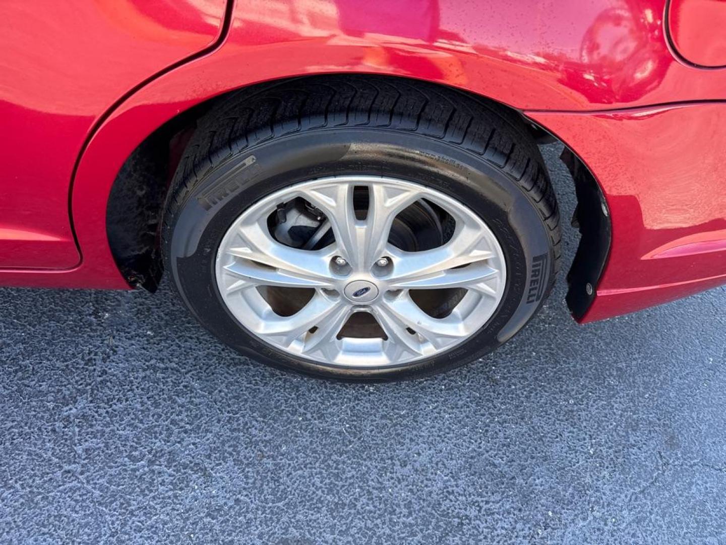 2012 RED FORD FUSION SE (3FAHP0HA6CR) with an 2.5L engine, Automatic transmission, located at 2929 9th St. West, Bradenton, 34205, (941) 242-2810, 27.473591, -82.570679 - Photo#9
