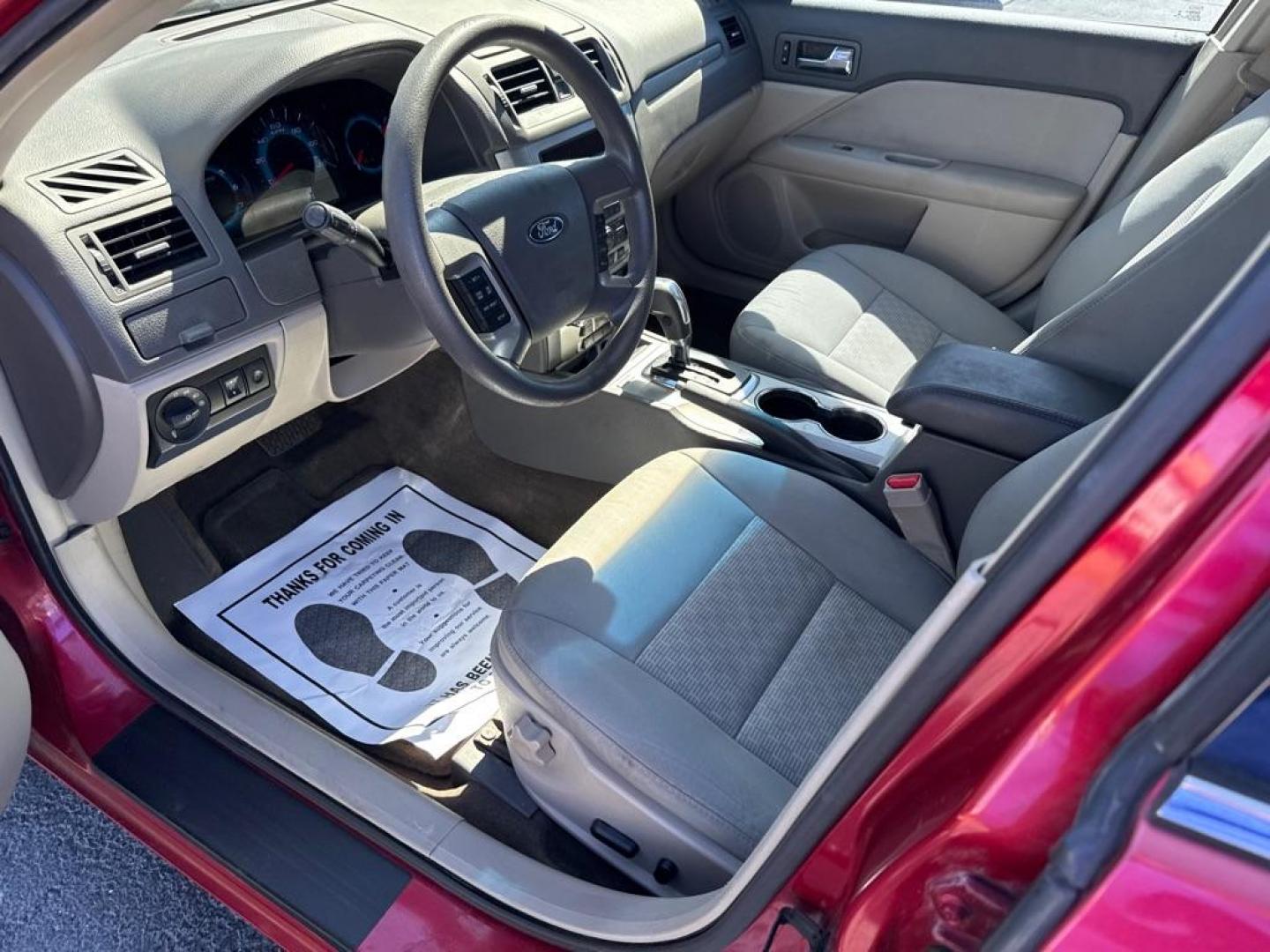2012 RED FORD FUSION SE (3FAHP0HA6CR) with an 2.5L engine, Automatic transmission, located at 2929 9th St. West, Bradenton, 34205, (941) 242-2810, 27.473591, -82.570679 - Photo#11