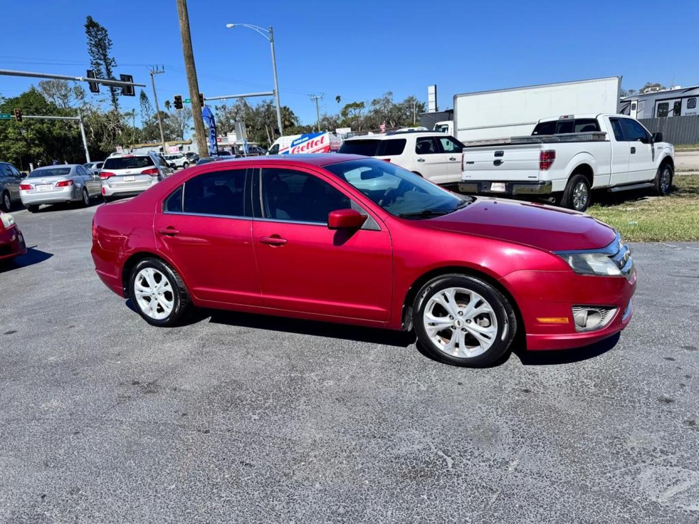 2012 RED FORD FUSION SE (3FAHP0HA6CR) with an 2.5L engine, Automatic transmission, located at 2929 9th St. West, Bradenton, 34205, (941) 242-2810, 27.473591, -82.570679 - Photo#1
