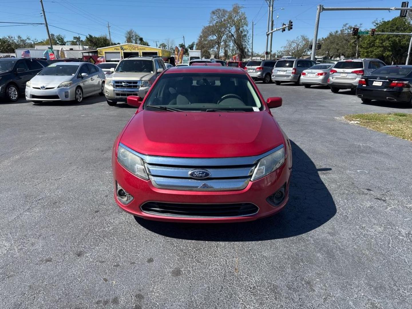 2012 RED FORD FUSION SE (3FAHP0HA6CR) with an 2.5L engine, Automatic transmission, located at 2929 9th St. West, Bradenton, 34205, (941) 242-2810, 27.473591, -82.570679 - Photo#2