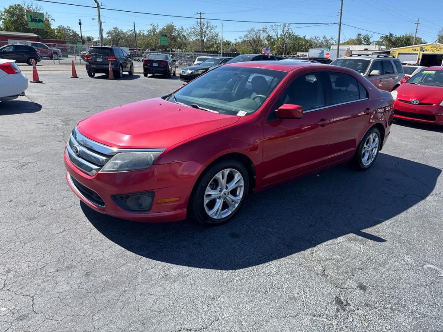 2012 RED FORD FUSION SE (3FAHP0HA6CR) with an 2.5L engine, Automatic transmission, located at 2929 9th St. West, Bradenton, 34205, (941) 242-2810, 27.473591, -82.570679 - Photo#3