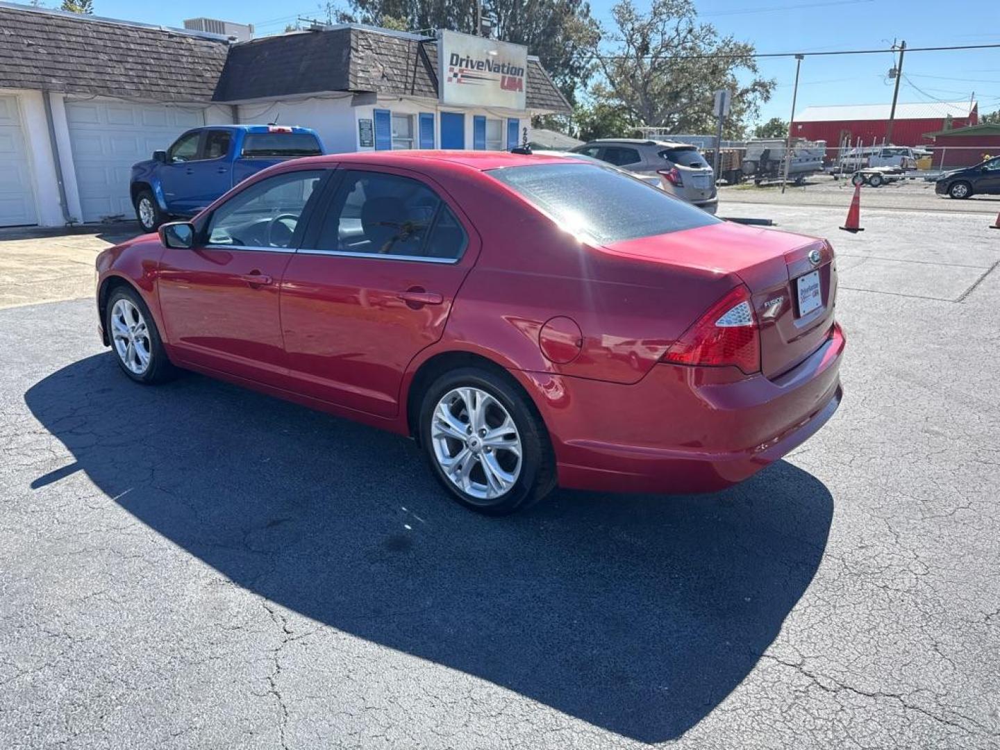 2012 RED FORD FUSION SE (3FAHP0HA6CR) with an 2.5L engine, Automatic transmission, located at 2929 9th St. West, Bradenton, 34205, (941) 242-2810, 27.473591, -82.570679 - Photo#5