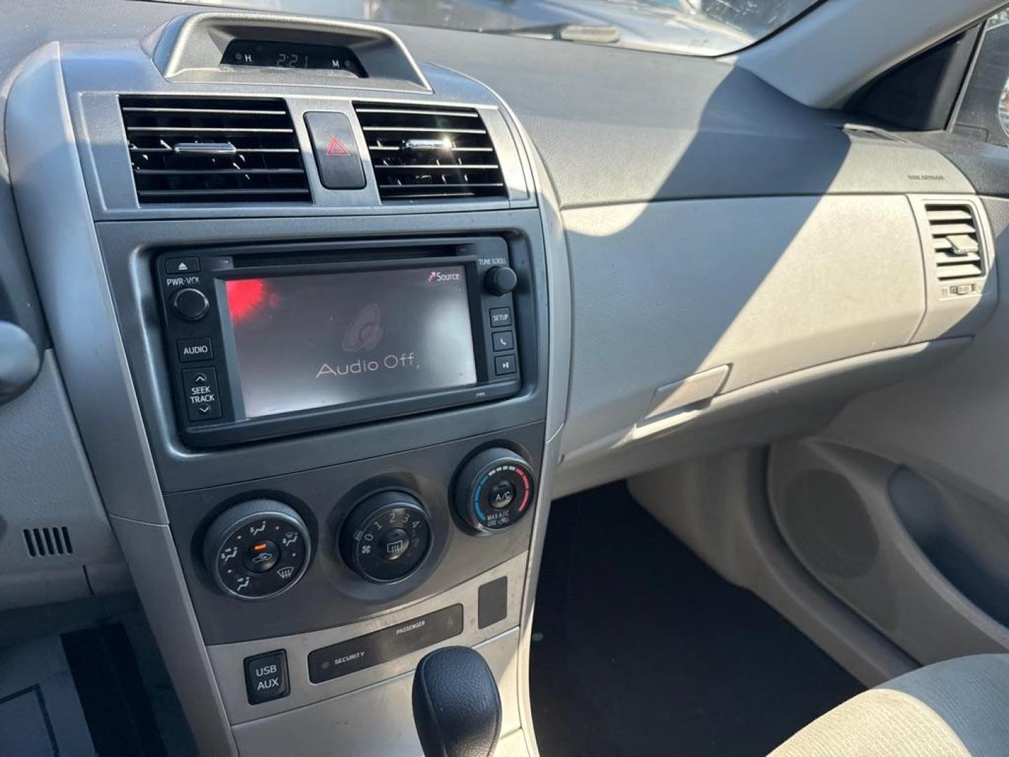 2013 SILVER TOYOTA COROLLA LE (5YFBU4EE1DP) with an 1.8L engine, Automatic transmission, located at 2929 9th St. West, Bradenton, 34205, (941) 242-2810, 27.473591, -82.570679 - Thanks for inquring into DriveNation USA! All vehicles listed can be viewed at www.drivenationusa.com for vehicle history reports and additonal info. We cannot quote any terms such as down payments or monthly payments without an application. You can apply directly at www.drivenationusa.com or by con - Photo#12