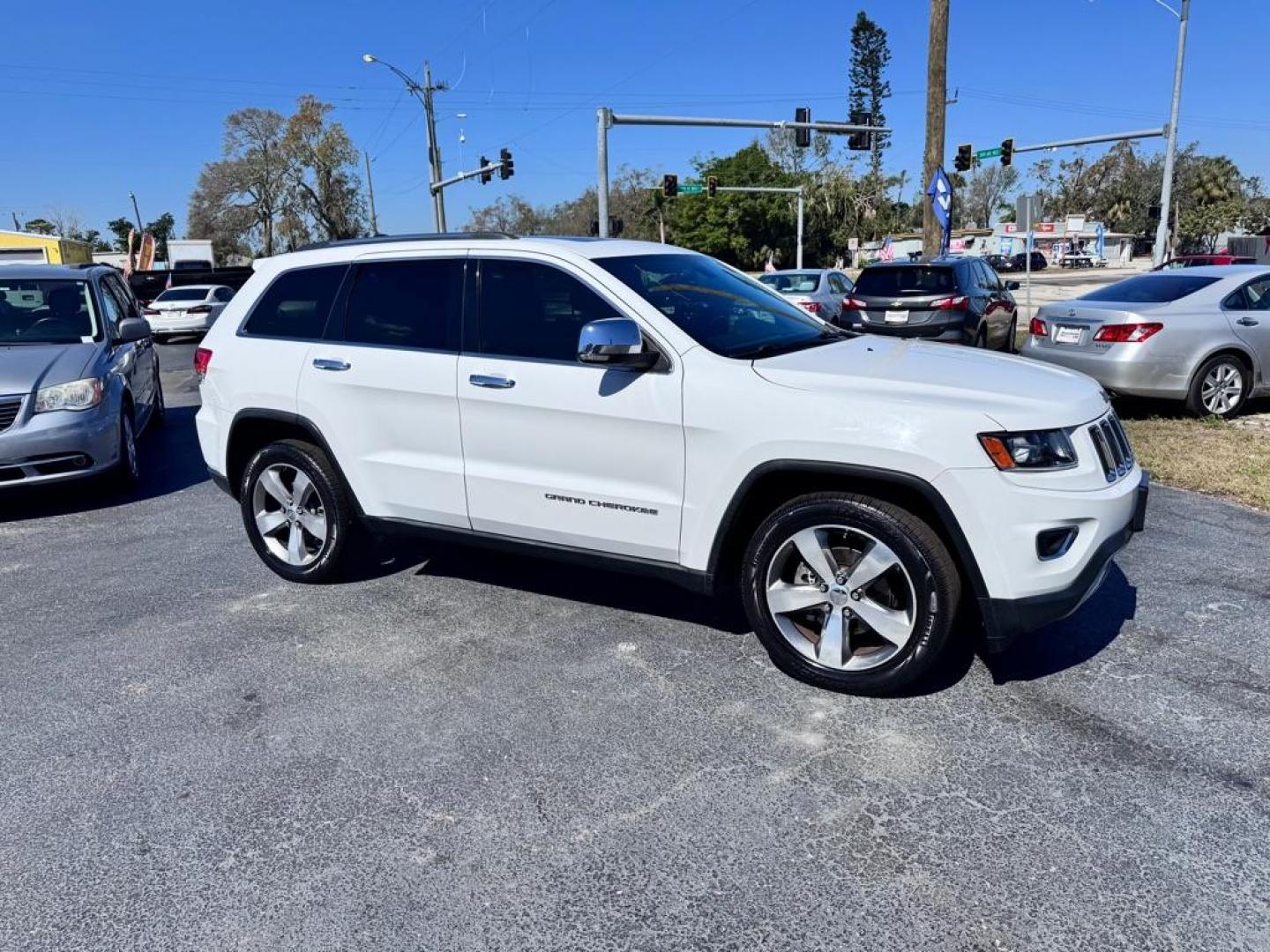 2014 WHITE JEEP GRAND CHEROKEE LIMITED (1C4RJEBG2EC) with an 3.6L engine, Automatic transmission, located at 2929 9th St. West, Bradenton, 34205, (941) 242-2810, 27.473591, -82.570679 - Thanks for inquring into DriveNation USA! All vehicles listed can be viewed at www.drivenationusa.com for vehicle history reports and additonal info. We cannot quote any terms such as down payments or monthly payments without an application. You can apply directly at www.drivenationusa.com or by con - Photo#0