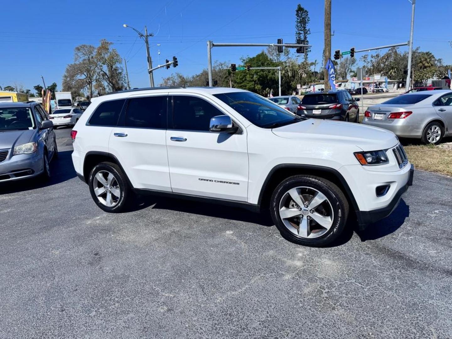 2014 WHITE JEEP GRAND CHEROKEE LIMITED (1C4RJEBG2EC) with an 3.6L engine, Automatic transmission, located at 2929 9th St. West, Bradenton, 34205, (941) 242-2810, 27.473591, -82.570679 - Thanks for inquring into DriveNation USA! All vehicles listed can be viewed at www.drivenationusa.com for vehicle history reports and additonal info. We cannot quote any terms such as down payments or monthly payments without an application. You can apply directly at www.drivenationusa.com or by con - Photo#1