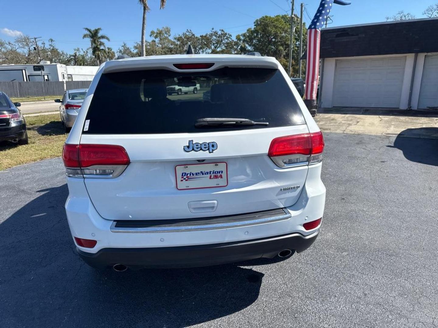 2014 WHITE JEEP GRAND CHEROKEE LIMITED (1C4RJEBG2EC) with an 3.6L engine, Automatic transmission, located at 2929 9th St. West, Bradenton, 34205, (941) 242-2810, 27.473591, -82.570679 - Thanks for inquring into DriveNation USA! All vehicles listed can be viewed at www.drivenationusa.com for vehicle history reports and additonal info. We cannot quote any terms such as down payments or monthly payments without an application. You can apply directly at www.drivenationusa.com or by con - Photo#5