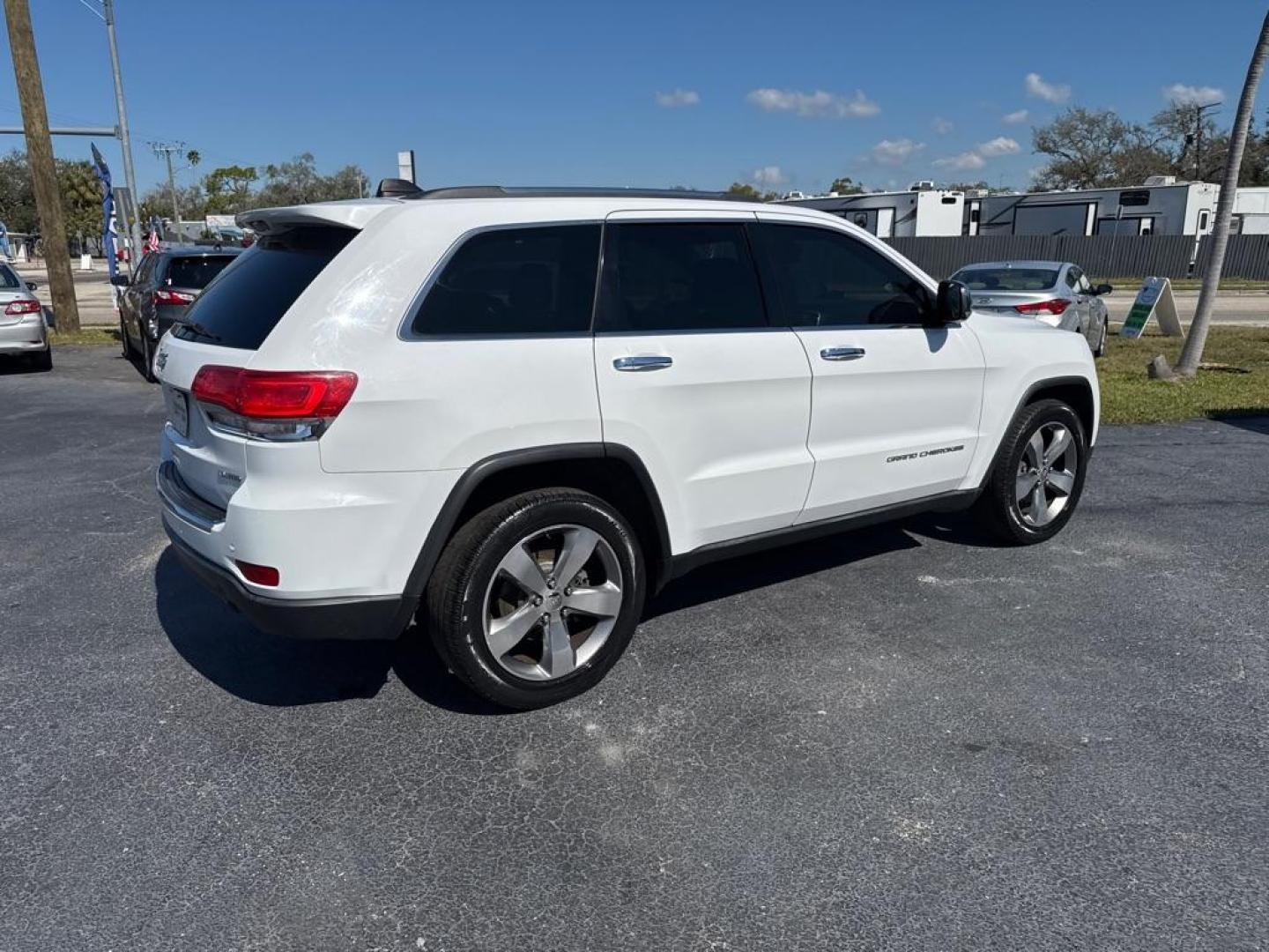 2014 WHITE JEEP GRAND CHEROKEE LIMITED (1C4RJEBG2EC) with an 3.6L engine, Automatic transmission, located at 2929 9th St. West, Bradenton, 34205, (941) 242-2810, 27.473591, -82.570679 - Thanks for inquring into DriveNation USA! All vehicles listed can be viewed at www.drivenationusa.com for vehicle history reports and additonal info. We cannot quote any terms such as down payments or monthly payments without an application. You can apply directly at www.drivenationusa.com or by con - Photo#6