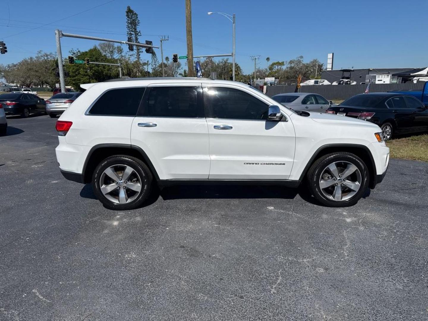 2014 WHITE JEEP GRAND CHEROKEE LIMITED (1C4RJEBG2EC) with an 3.6L engine, Automatic transmission, located at 2929 9th St. West, Bradenton, 34205, (941) 242-2810, 27.473591, -82.570679 - Thanks for inquring into DriveNation USA! All vehicles listed can be viewed at www.drivenationusa.com for vehicle history reports and additonal info. We cannot quote any terms such as down payments or monthly payments without an application. You can apply directly at www.drivenationusa.com or by con - Photo#7