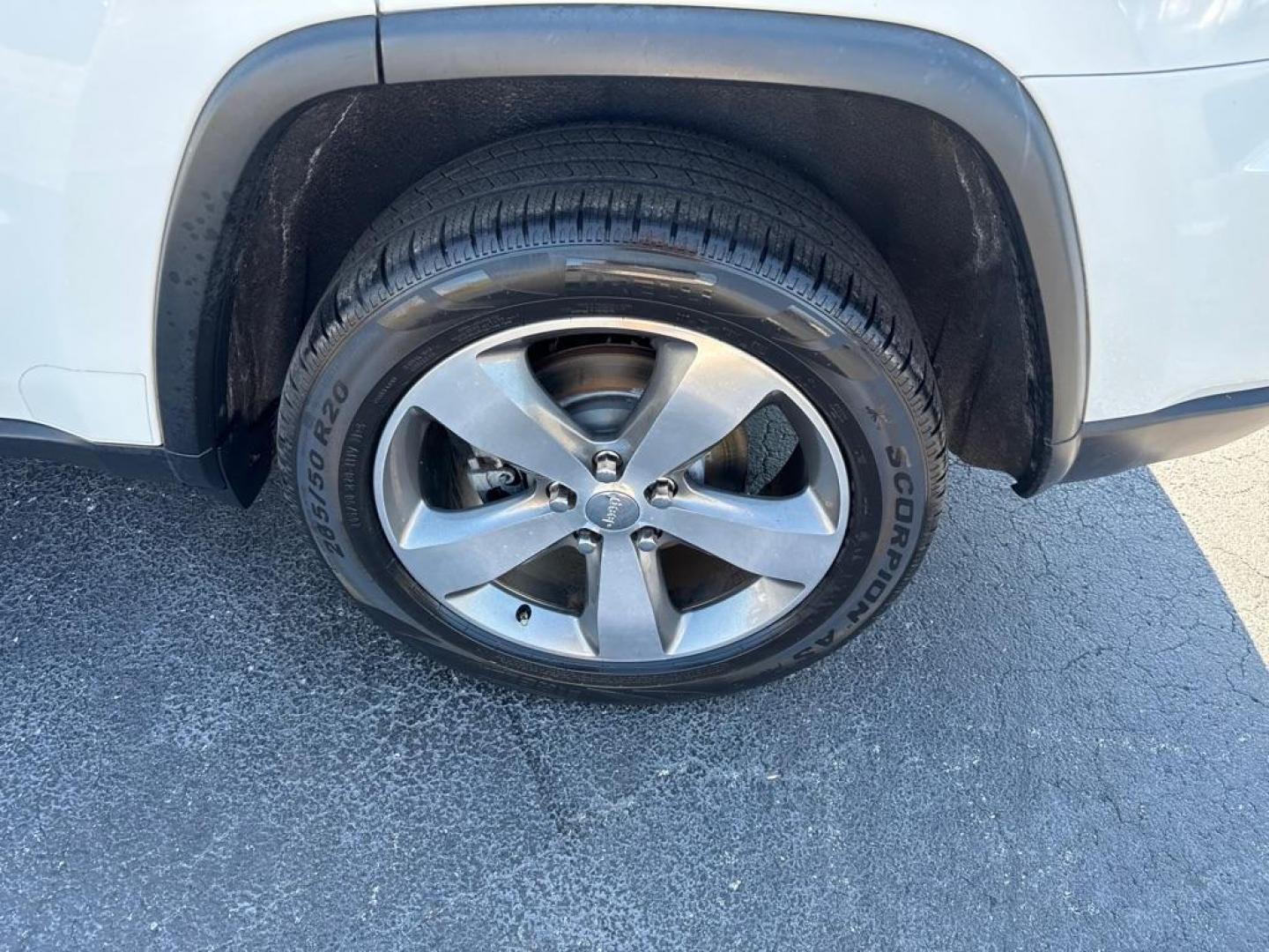 2014 WHITE JEEP GRAND CHEROKEE LIMITED (1C4RJEBG2EC) with an 3.6L engine, Automatic transmission, located at 2929 9th St. West, Bradenton, 34205, (941) 242-2810, 27.473591, -82.570679 - Thanks for inquring into DriveNation USA! All vehicles listed can be viewed at www.drivenationusa.com for vehicle history reports and additonal info. We cannot quote any terms such as down payments or monthly payments without an application. You can apply directly at www.drivenationusa.com or by con - Photo#8
