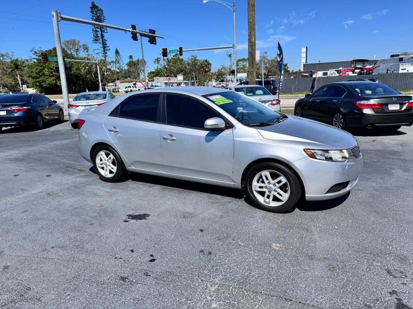 2013 SILVER KIA FORTE EX (KNAFU4A29D5) with an 2.0L engine, Automatic transmission, located at 2929 9th St. West, Bradenton, 34205, (941) 242-2810, 27.473591, -82.570679 - Thanks for inquring into DriveNation USA! All vehicles listed can be viewed at www.drivenationusa.com for vehicle history reports and additonal info. We cannot quote any terms such as down payments or monthly payments without an application. You can apply directly at www.drivenationusa.com or by con - Photo#0